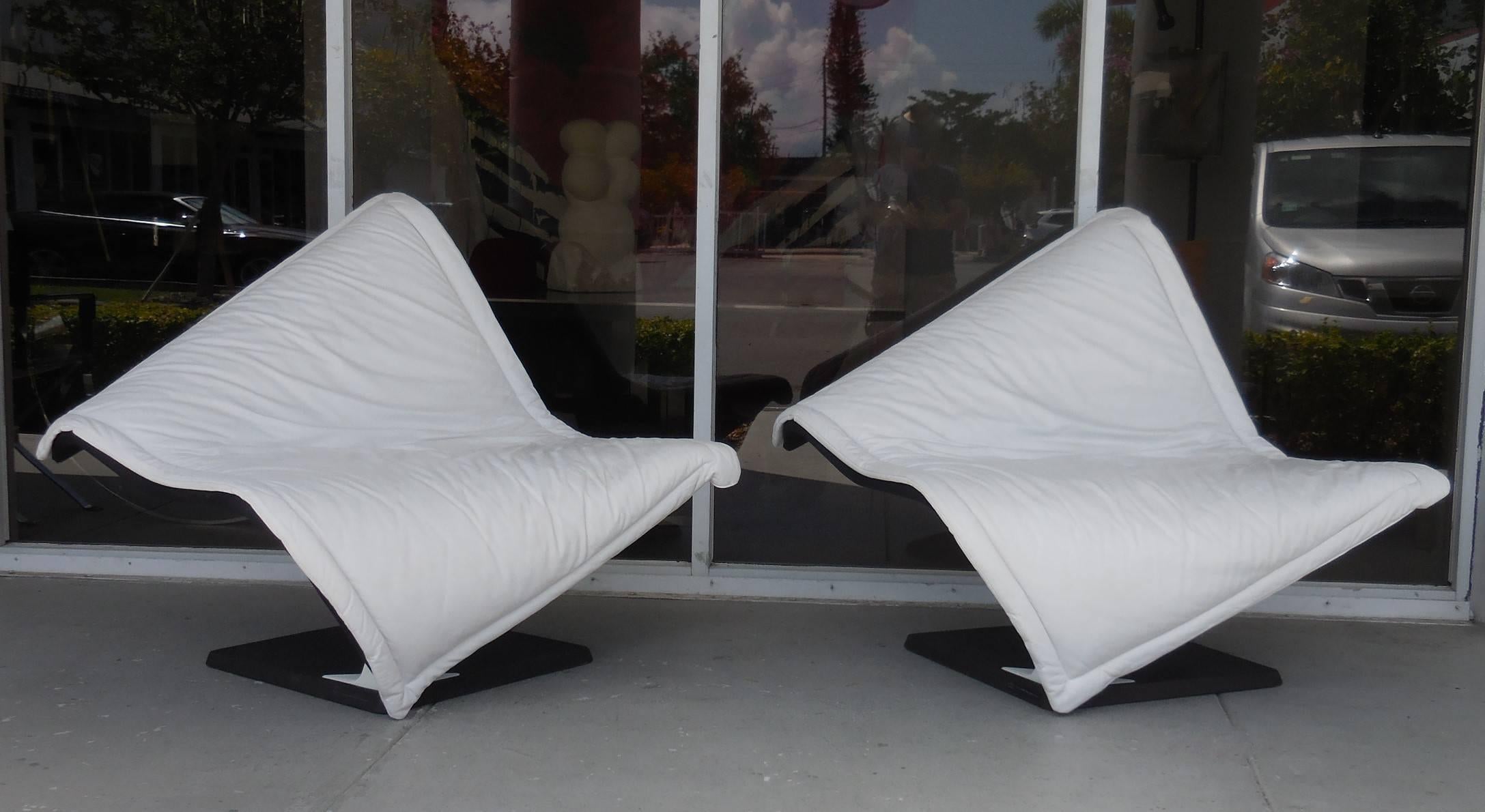 A pair of the iconic flying carpet chairs by Simon Desanta.