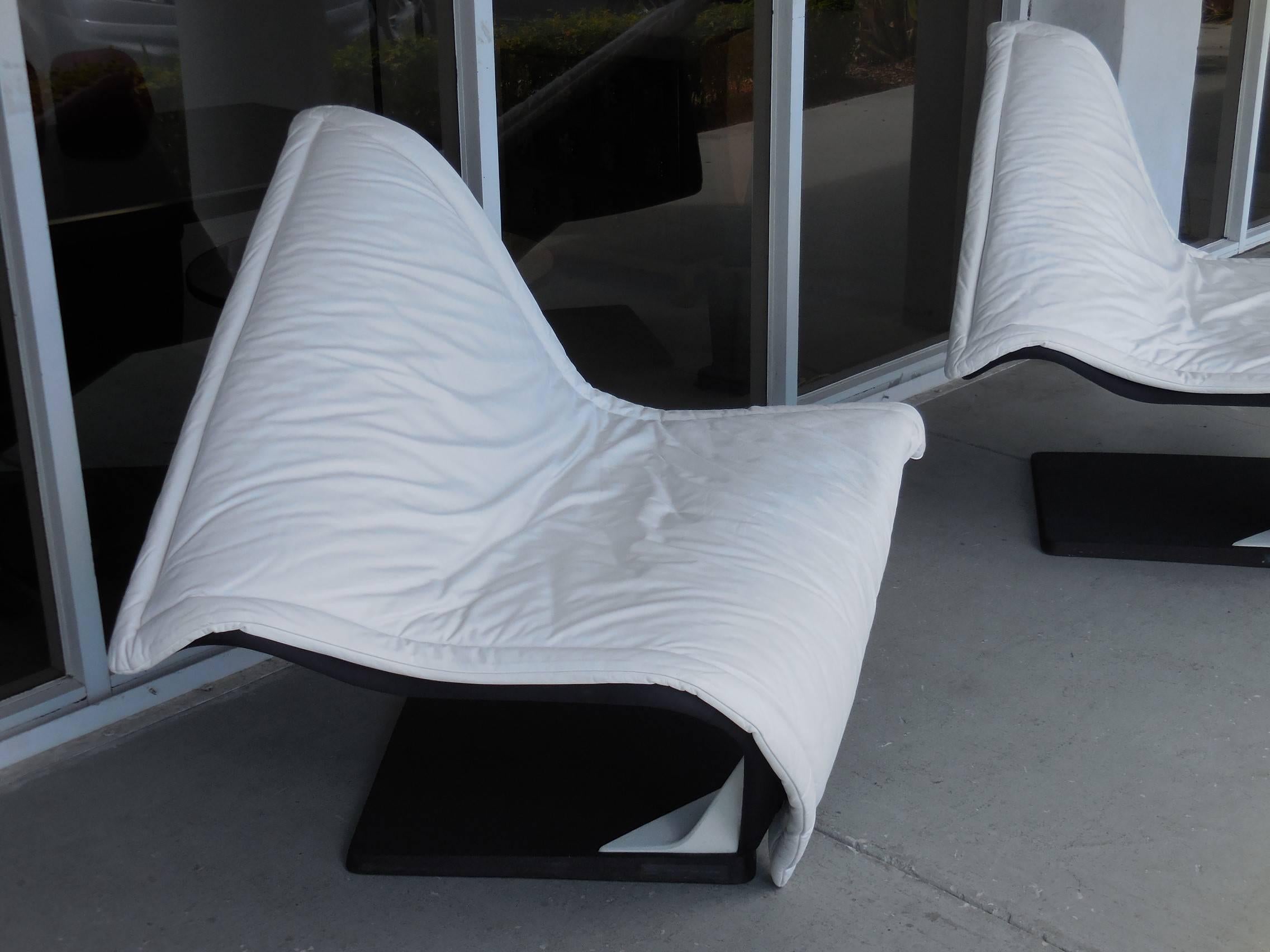 Flying Carpet White Leather Chairs by Simon Desanta for Rosenthal 3
