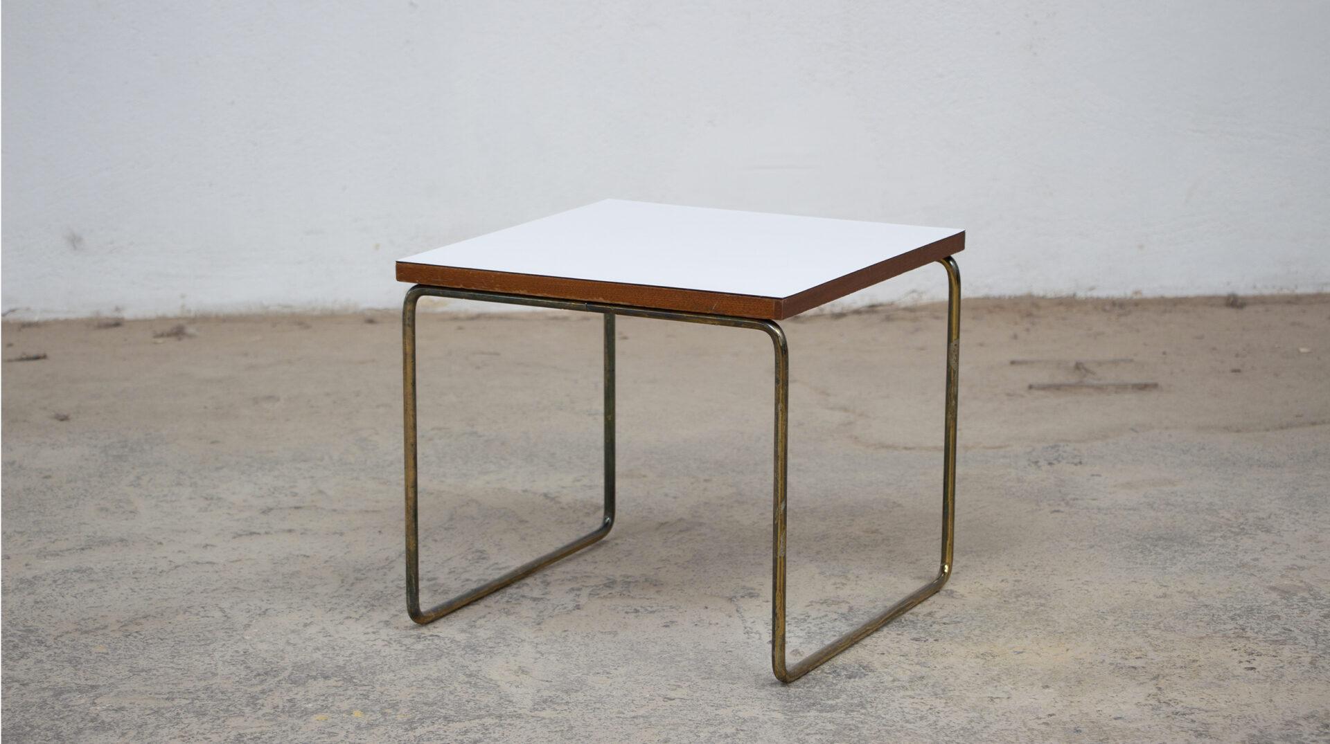 Mid-Century Modern “Flying” coffee table by Pierre Guariche for Steiner For Sale