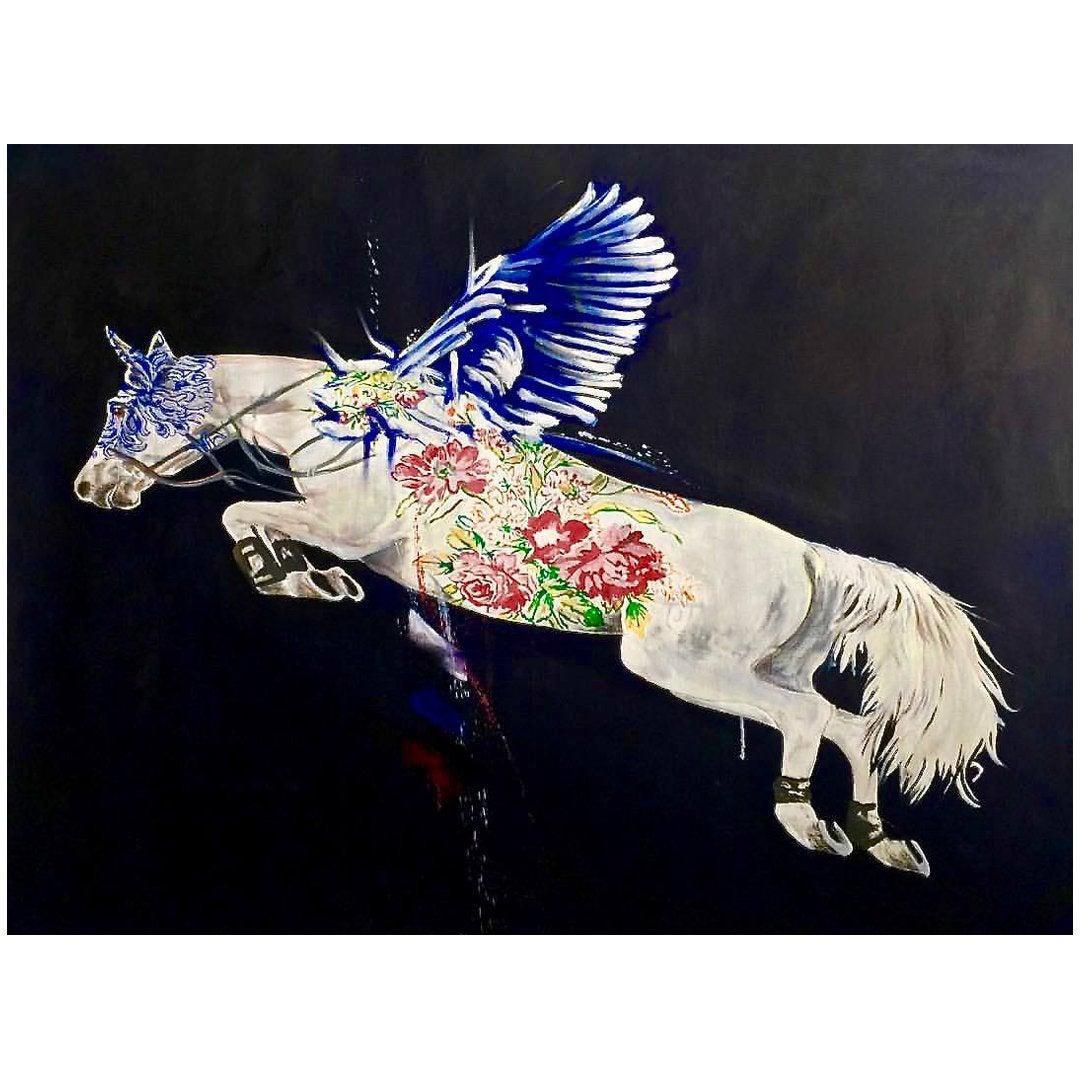 Le cheval volant est l'œuvre de l'artiste mexicain Josafat Miranda, désormais installé à Miami. Huile sur toile.