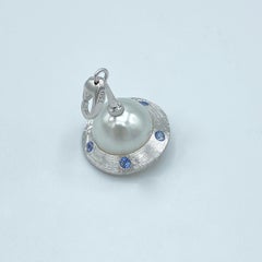 Collier ou breloque en or 18 carats avec saphir bleu et perle d'Australie en forme de soucoupe volante