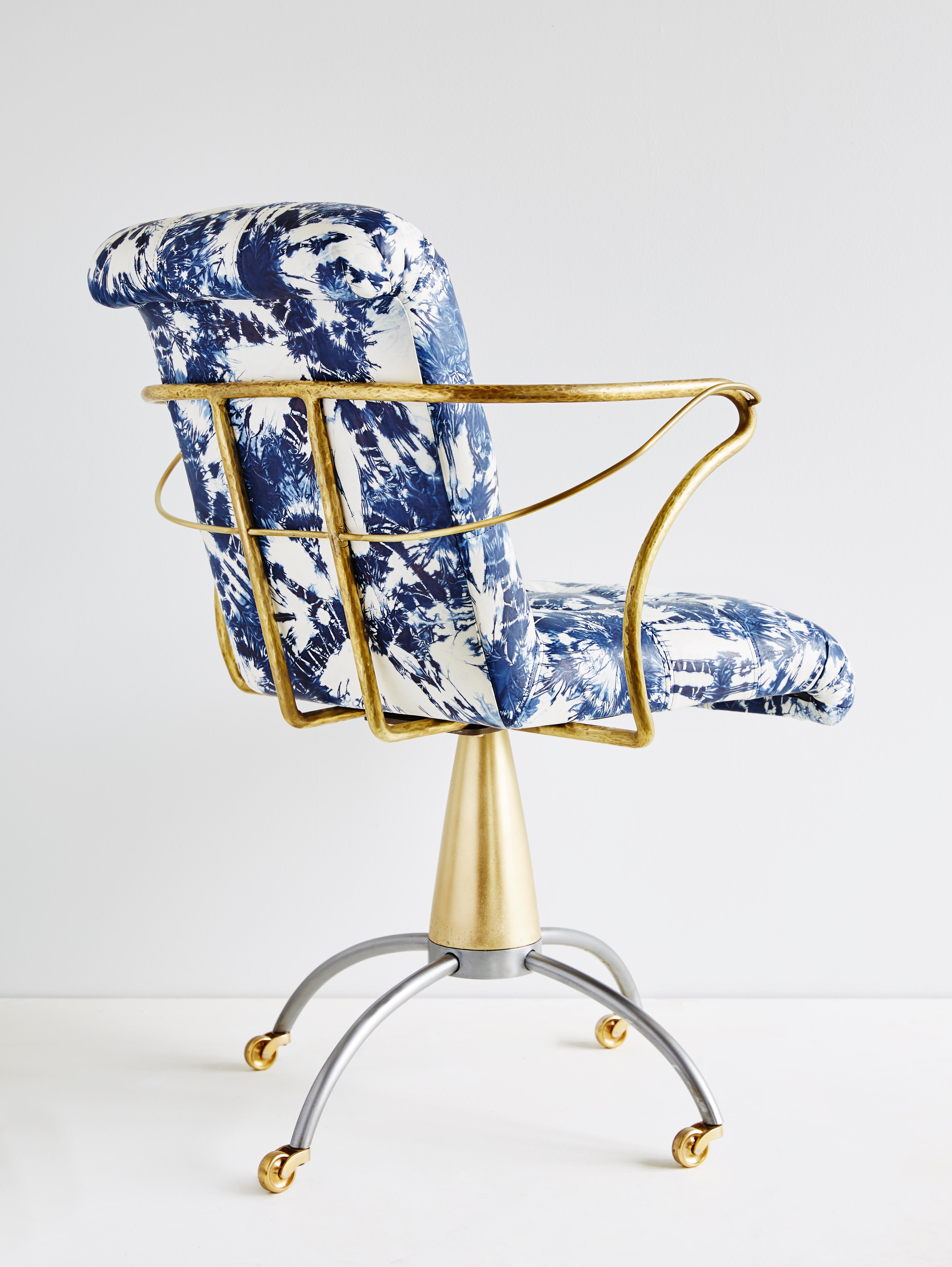 Moderne Chaise Flynt en laiton et acier par Cam Crockford en vente