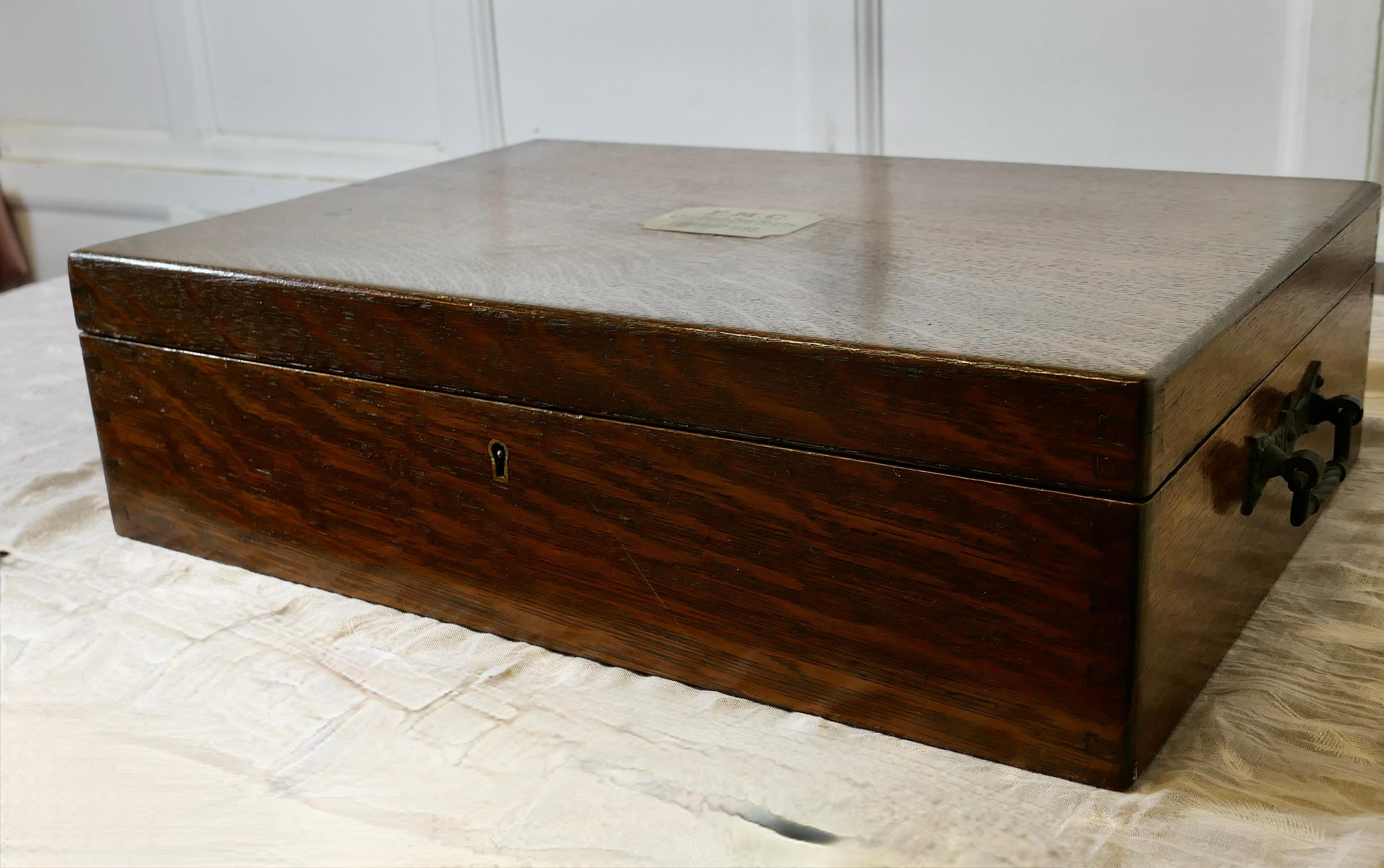 FMC “the King’s Own” Regiment 20th November 1899, Presentation Box In Good Condition For Sale In Godshill, Isle of Wight
