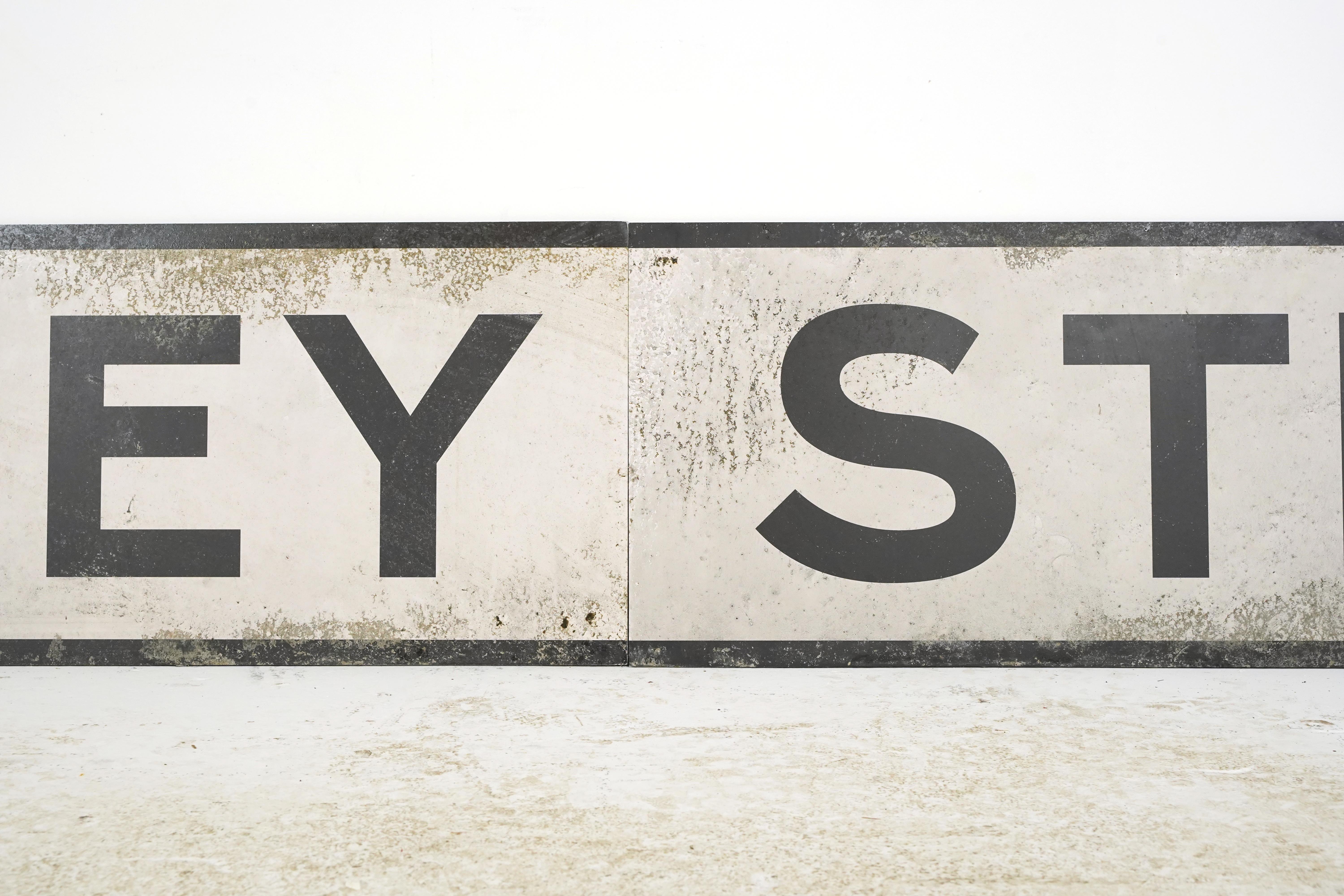 Schaumstoffplatte Delancey Street Film Requisitenschild NYC Subway im Angebot 3