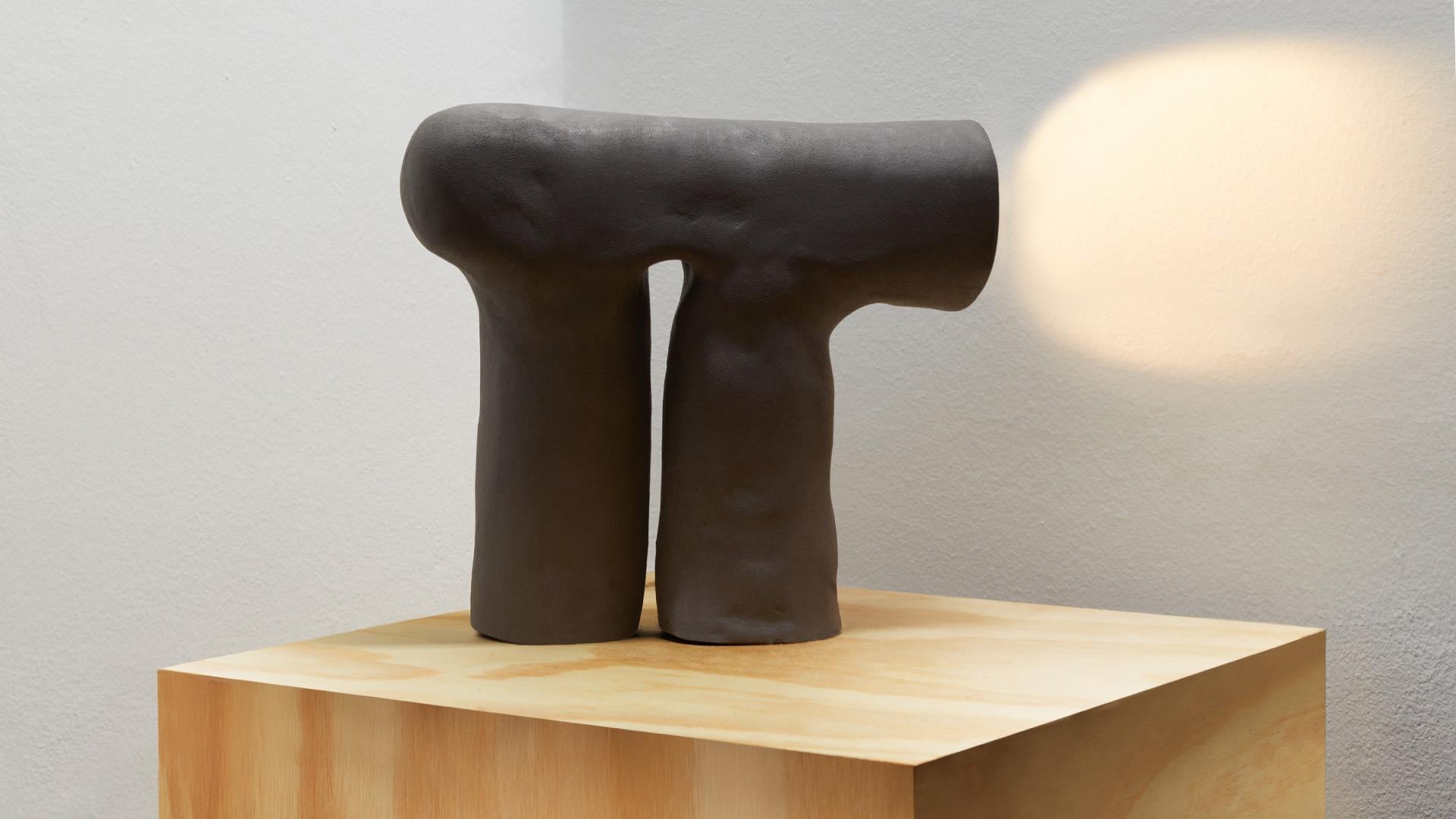 Cuit Foco- engobe noir Sculpture en grès réfractaire, Collection Cadaqués en vente
