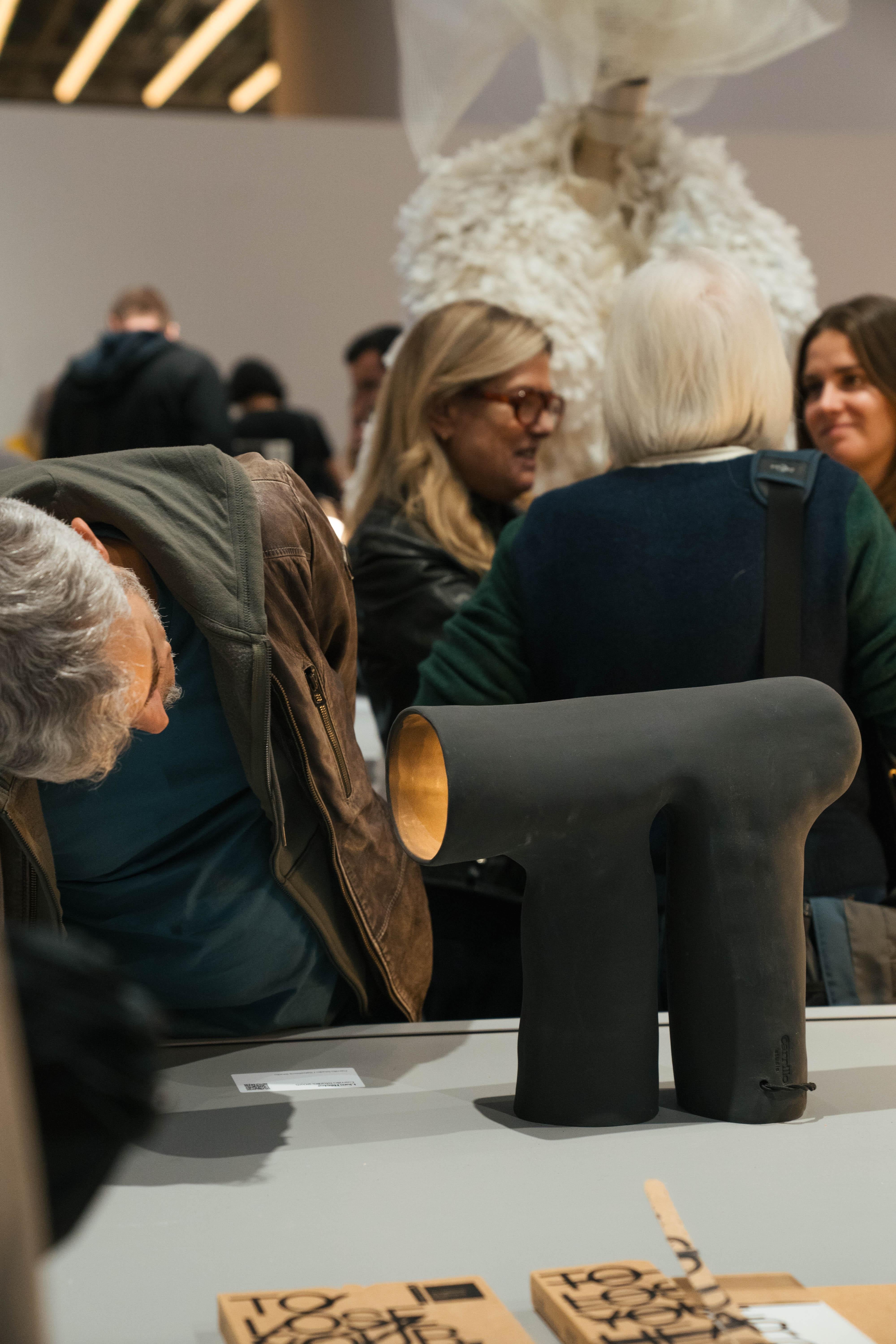 Cuit Foco- engobe noir Sculpture en grès réfractaire, Collection Cadaqués en vente