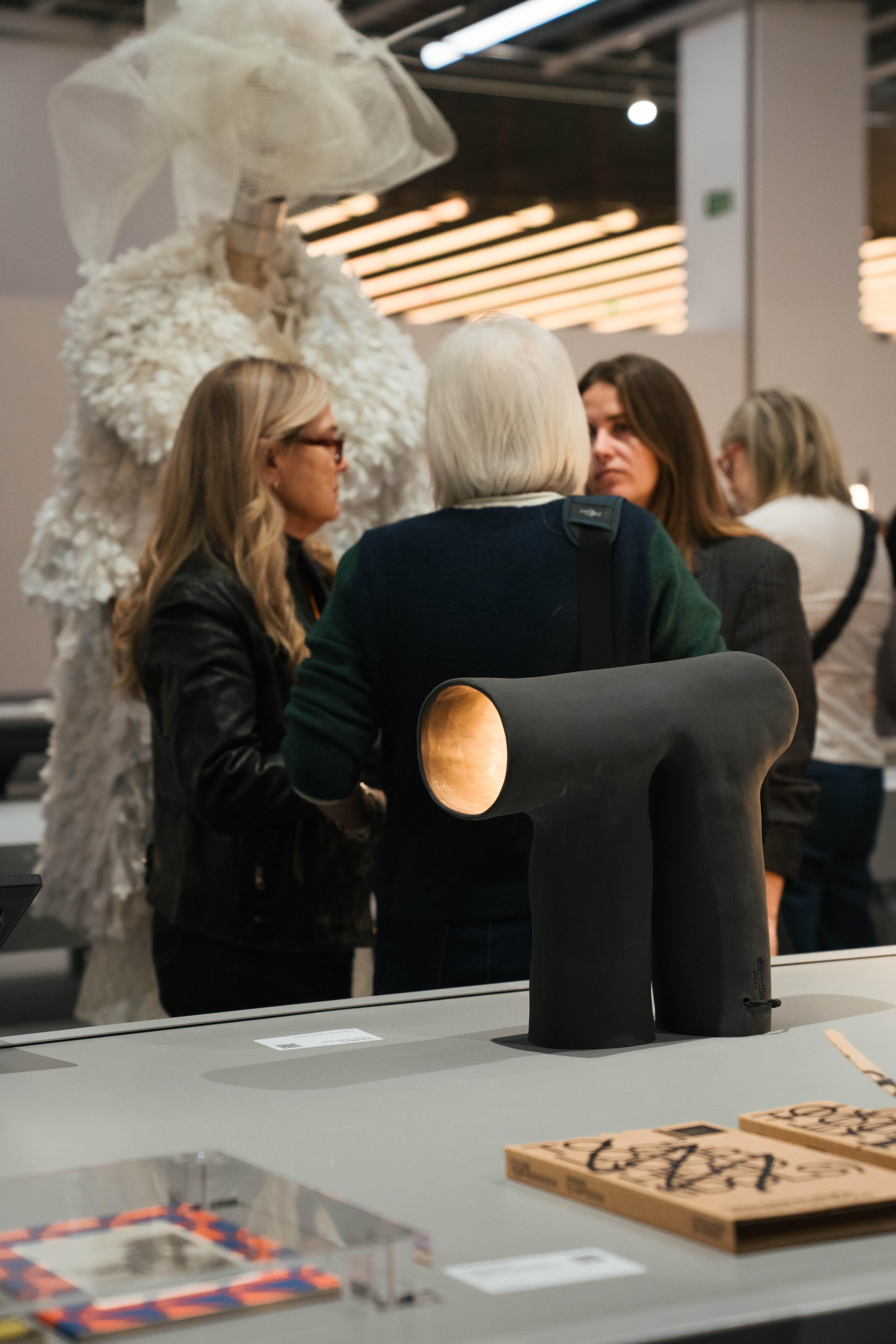 Foco- engobe noir Sculpture en grès réfractaire, Collection Cadaqués en vente 1