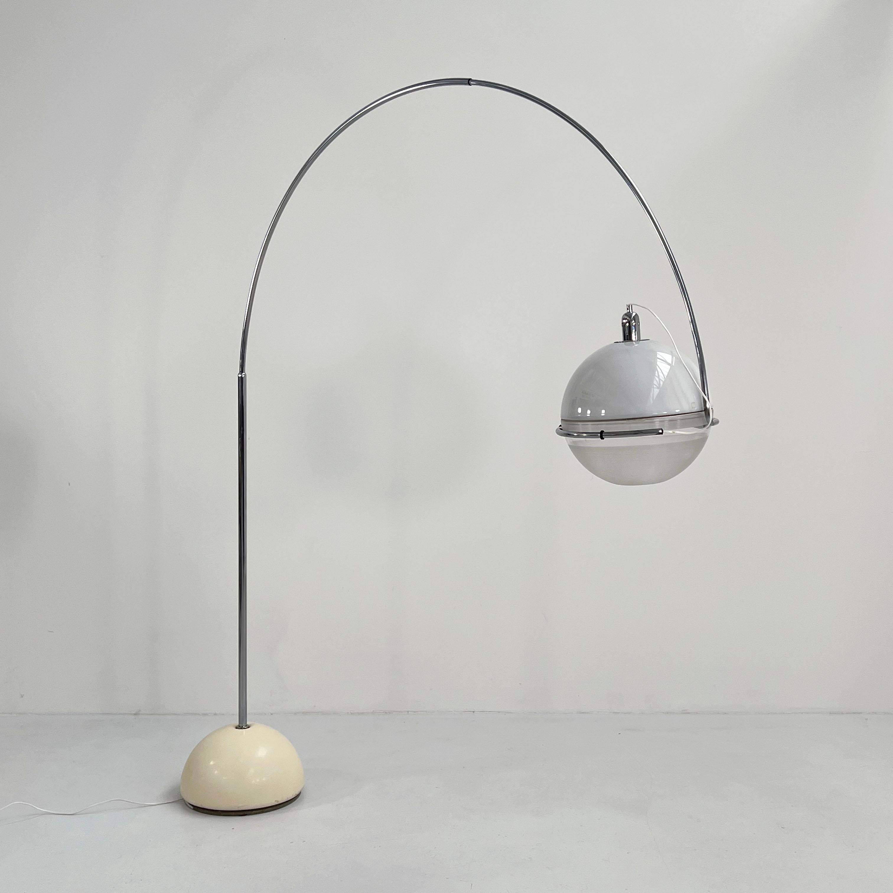 Mid-Century Modern Focus Arc Floor Lamp by Fabio Lenci for Guzzini, 1970s For Sale