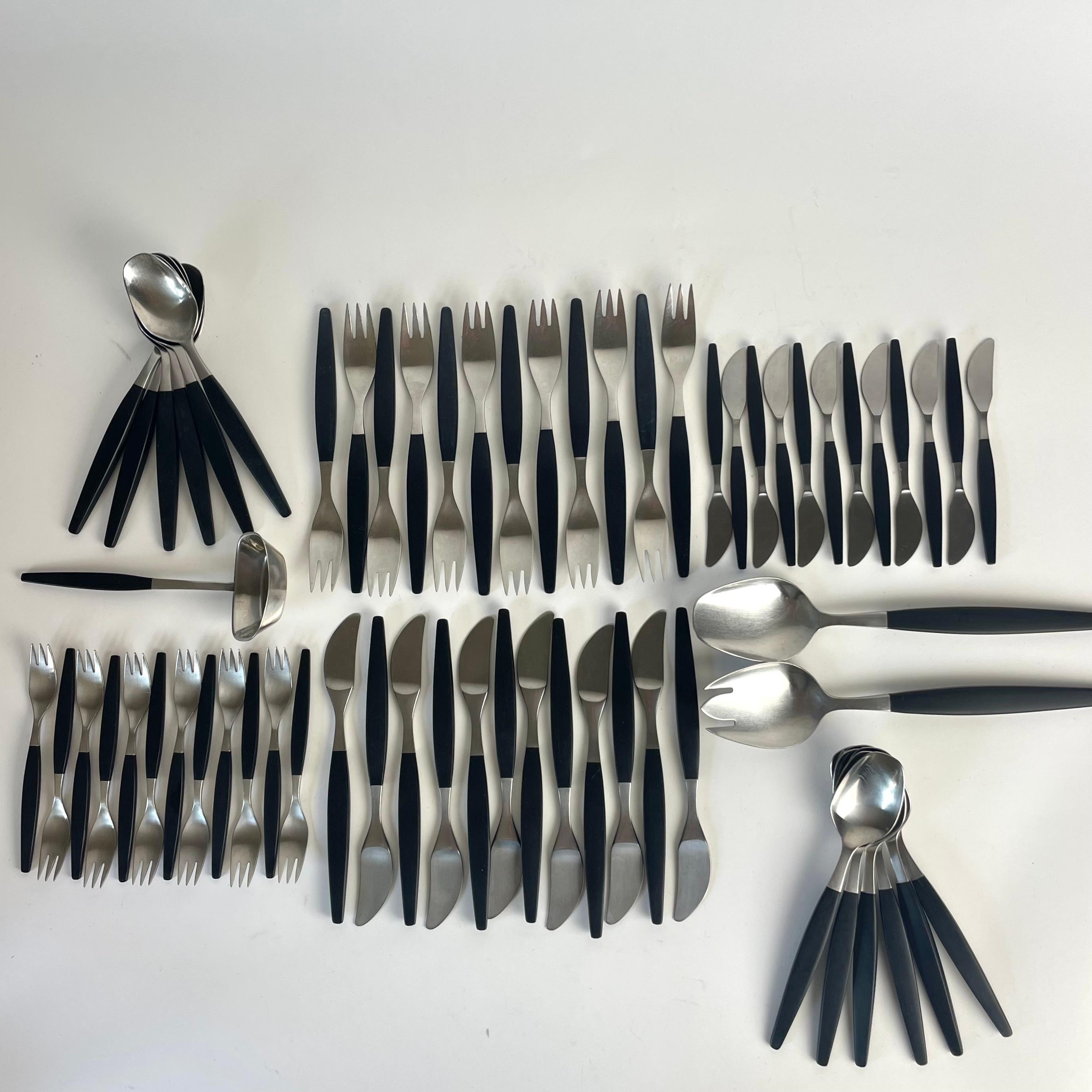 
“Focus de Luxe” Flatware Set by Folke Arström for Gense, Sweden, 1950s

A rare and iconic 63-piece “Focus de Luxe” flatware set, designed in 1956 by celebrated Swedish designer Folke Arström (1907–1997) for Gense, Eskilstuna, Sweden. This design