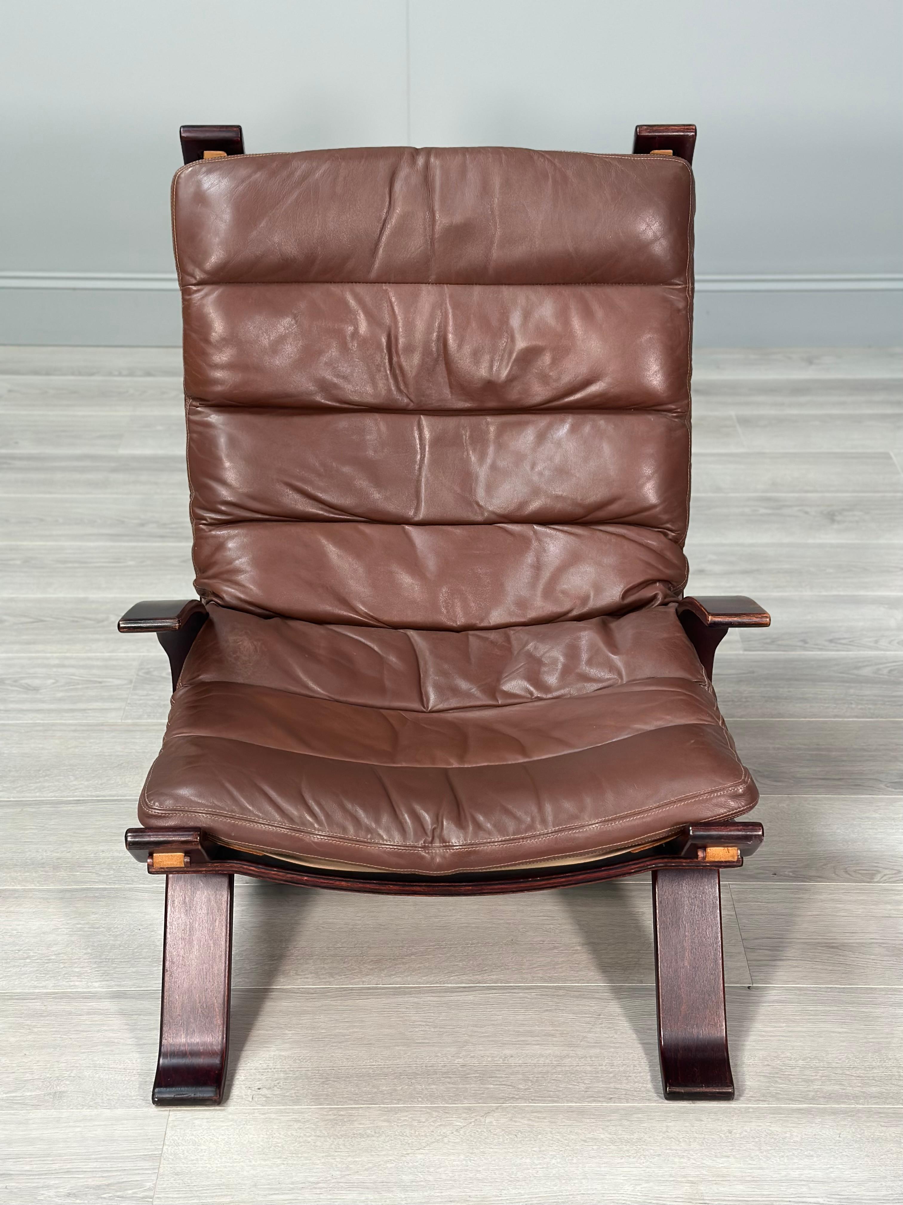 Mid-Century Modern Focus Leather Armchair By Bramin c.1970's en vente