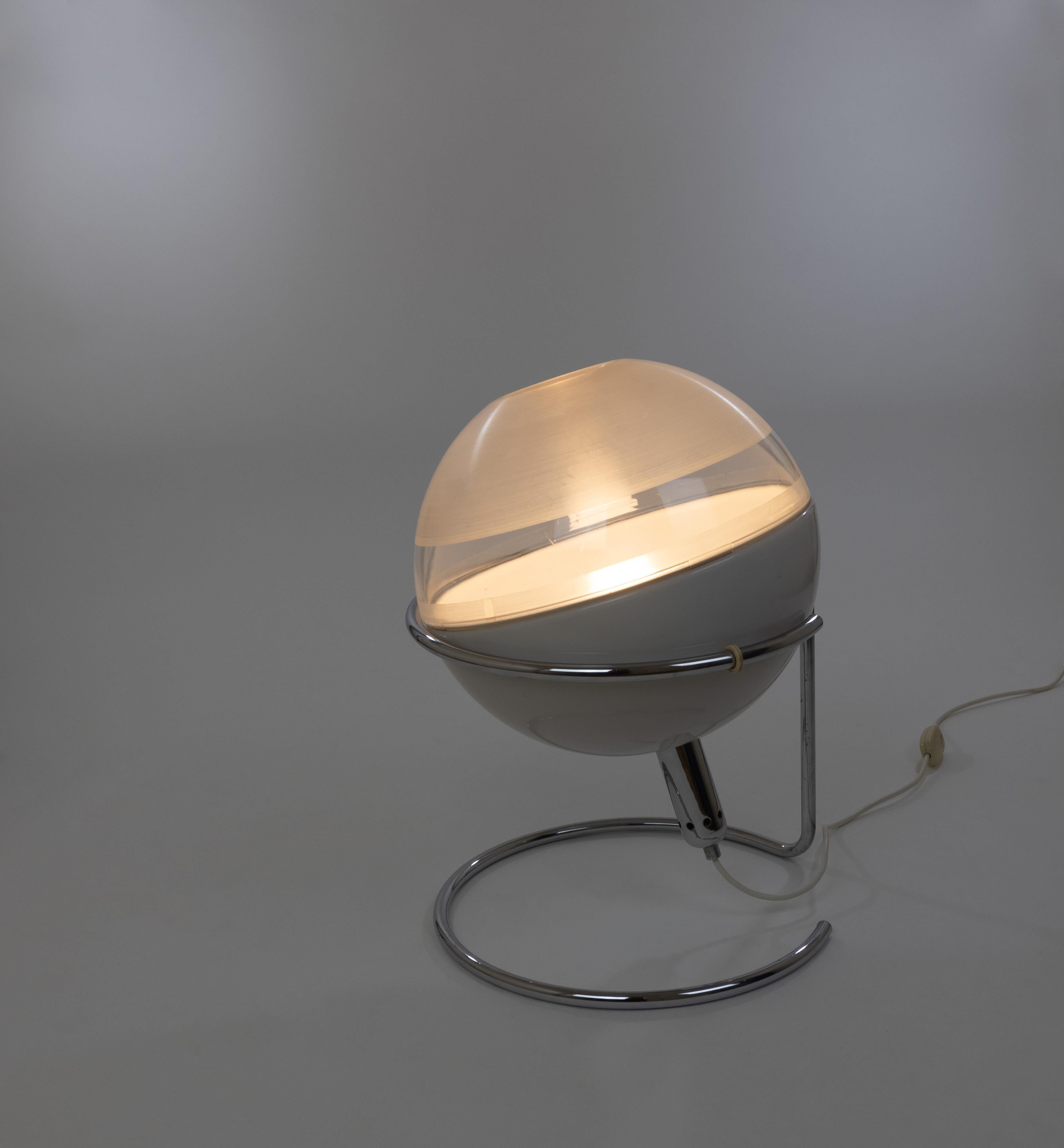 Mid-Century Modern Focus table lamp by Fabio Lenci for Design House Guzzini, 1960s For Sale
