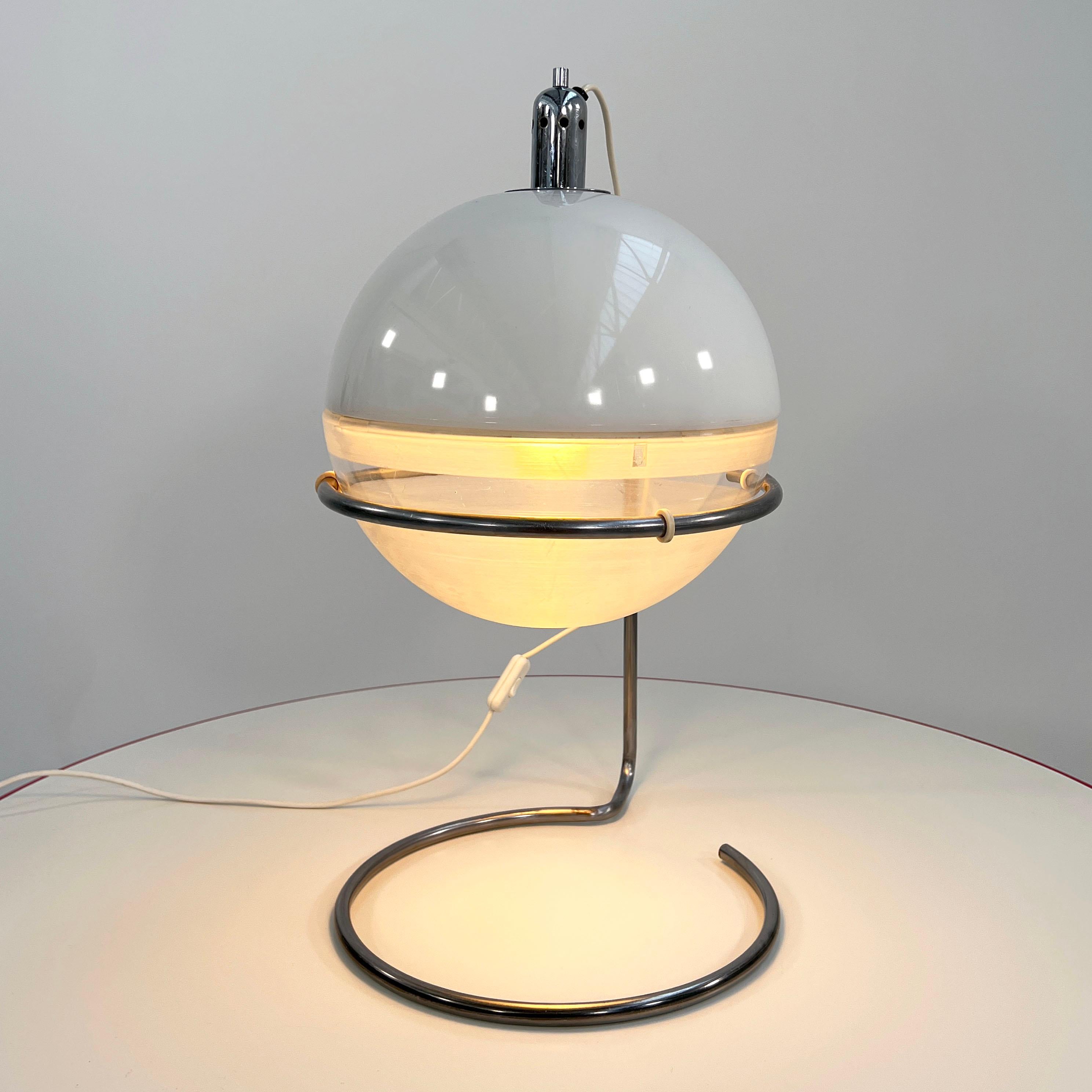 Italian Focus Table Lamp by Fabio Lenci for Guzzini, 1970s For Sale