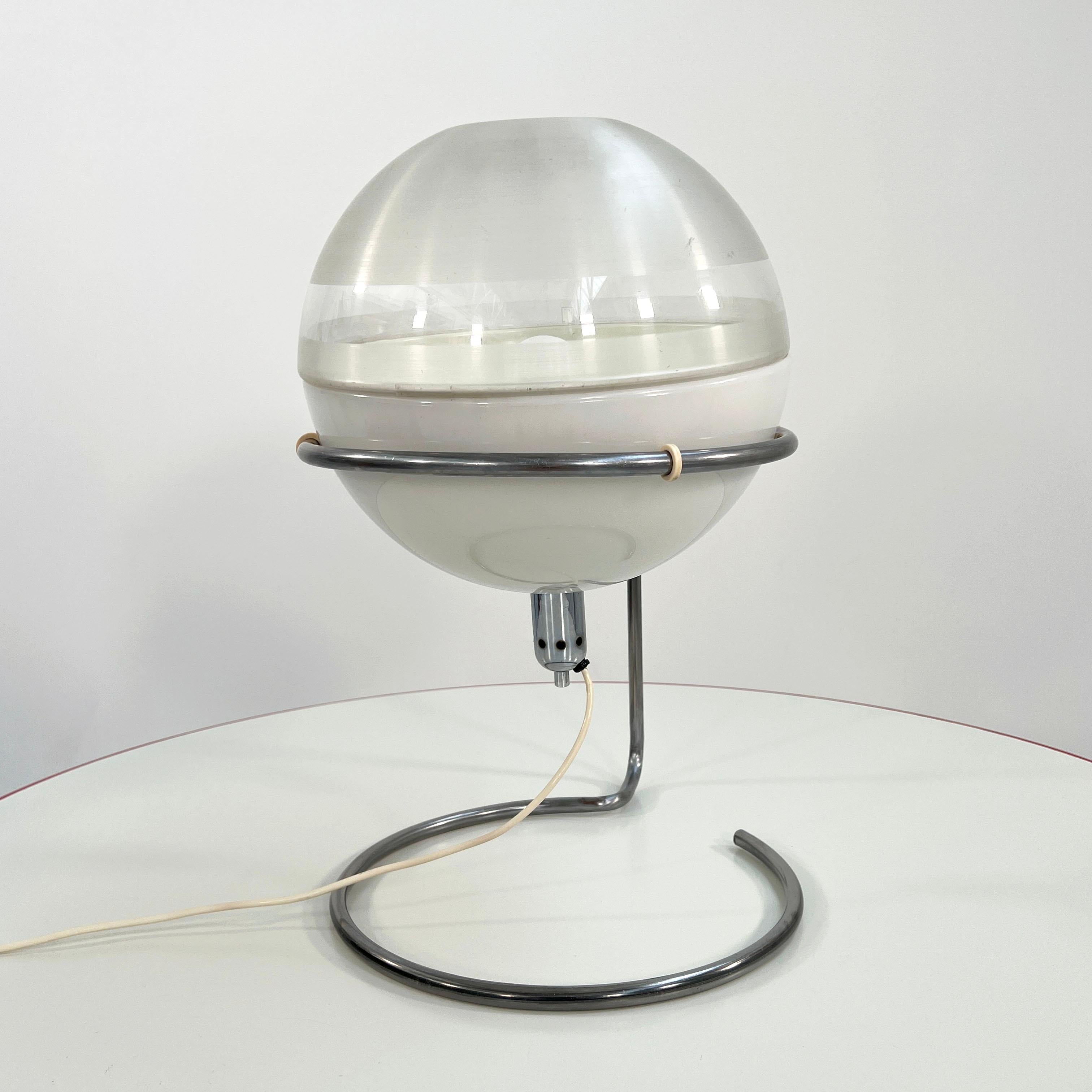 Focus Table Lamp by Fabio Lenci for Guzzini, 1970s In Good Condition For Sale In Ixelles, Bruxelles
