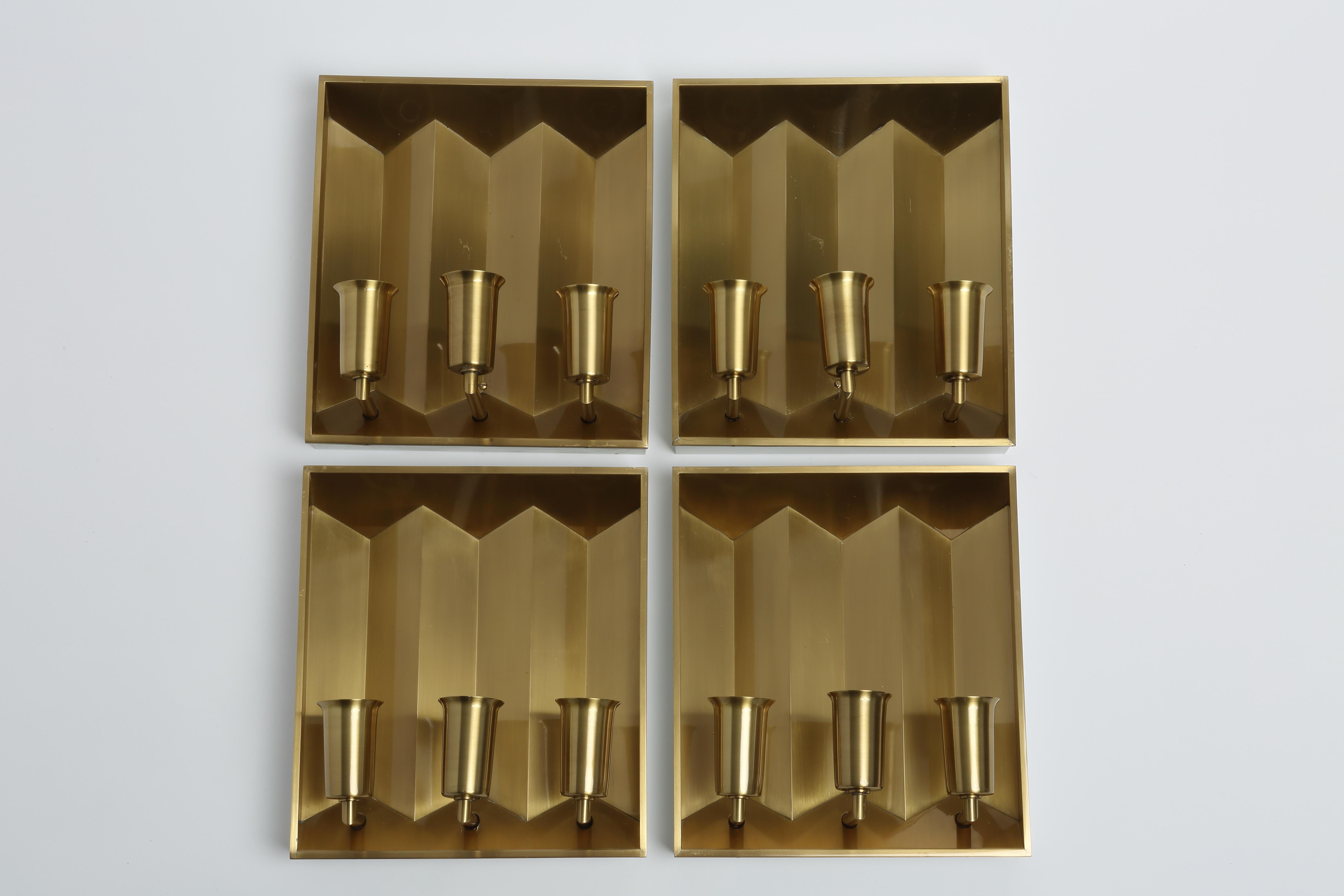 Coppia di lampade da parete in ottone di Fog and Morup,
Danimarca, anni '50.
Tre prese a candelabro ciascuna.
Tre coppie disponibili.
Il prezzo si riferisce a una coppia.
Ricablaggio USA GRATUITO su richiesta.
Spedizione continentale gratuita negli