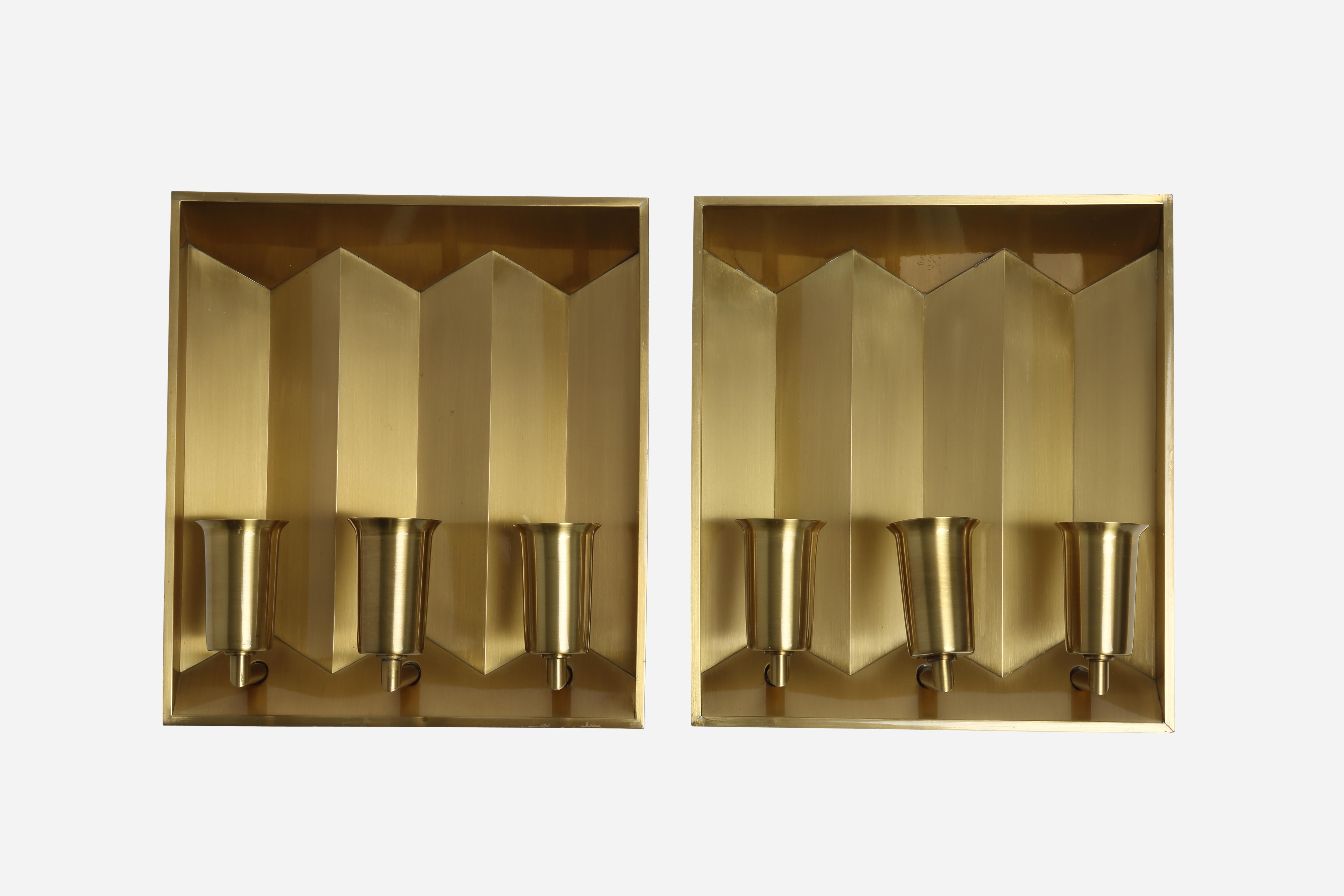 Mid-Century moderno Fog and Morup Coppia di lampade da parete in ottone, Danimarca, circa anni '50 in vendita