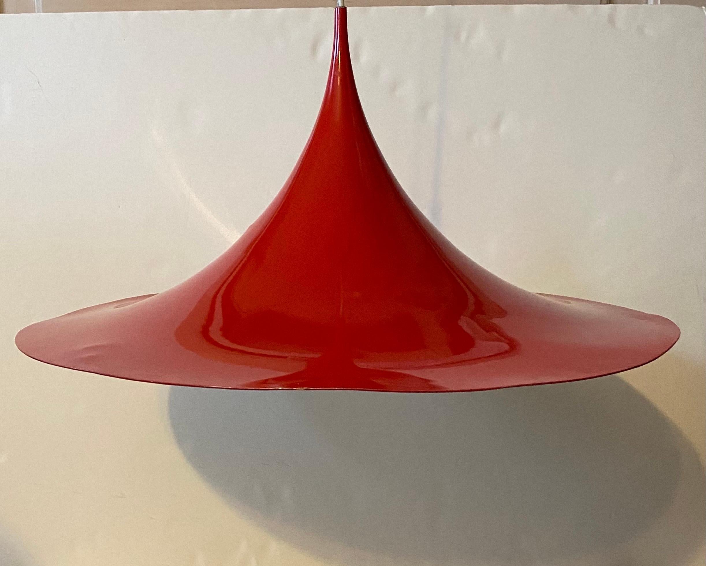 A very large semi pendant by Fog & Morup.

Original red gloss finish with white satin interior.

Vintage, circ 1960-1970.

Unsigned.

Dimensions: 23 inches W x 12 inches H x 12 feet of white hanging cord.


  