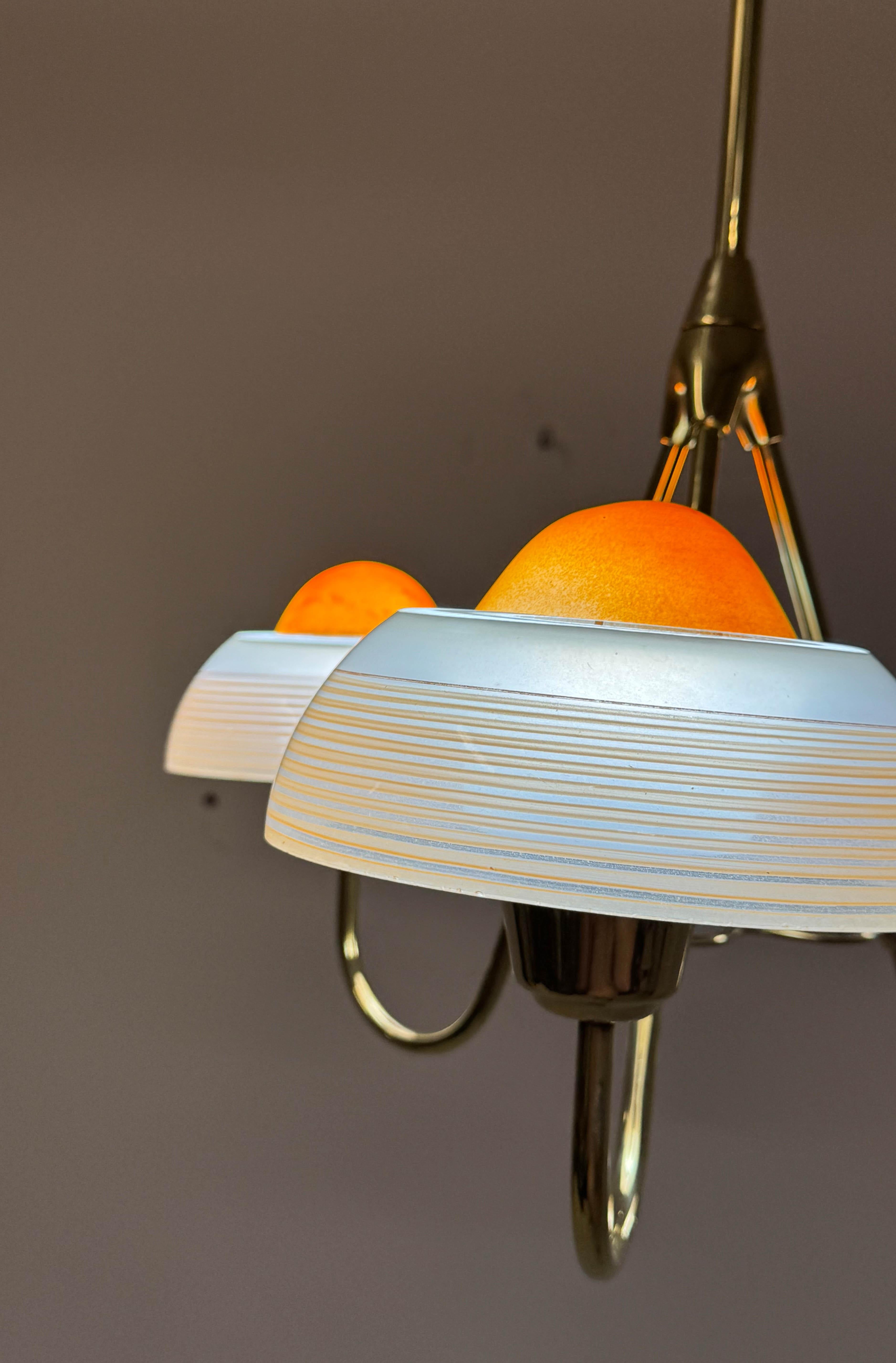 Fog & Mørup Lustre en laiton avec abat-jour en verre opalin en vente 8
