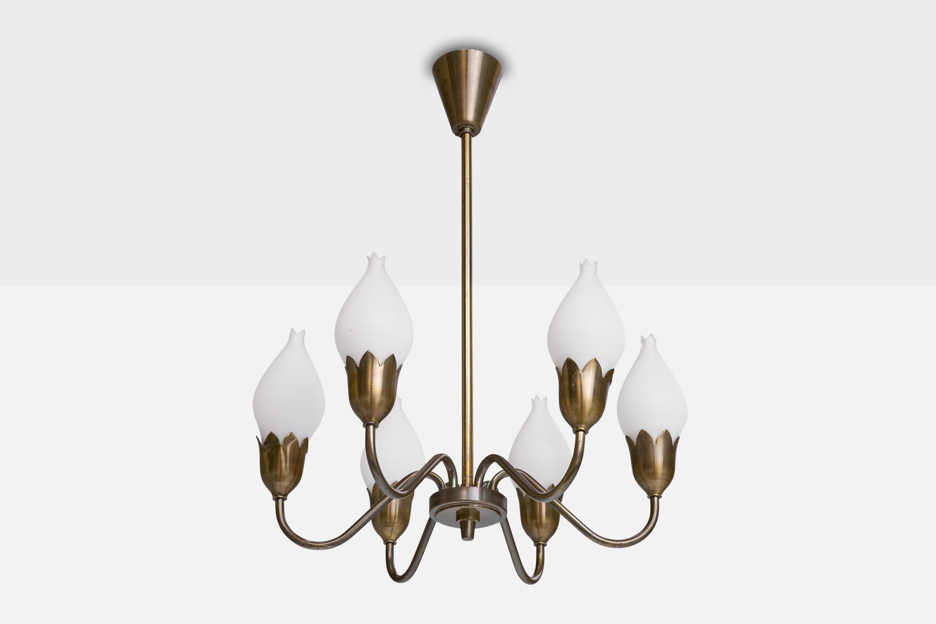 Lampadario in ottone e vetro opalino bianco prodotto da Fog & Mørup, Danimarca, anni '50 circa.

Dimensioni complessive (pollici): 24,5