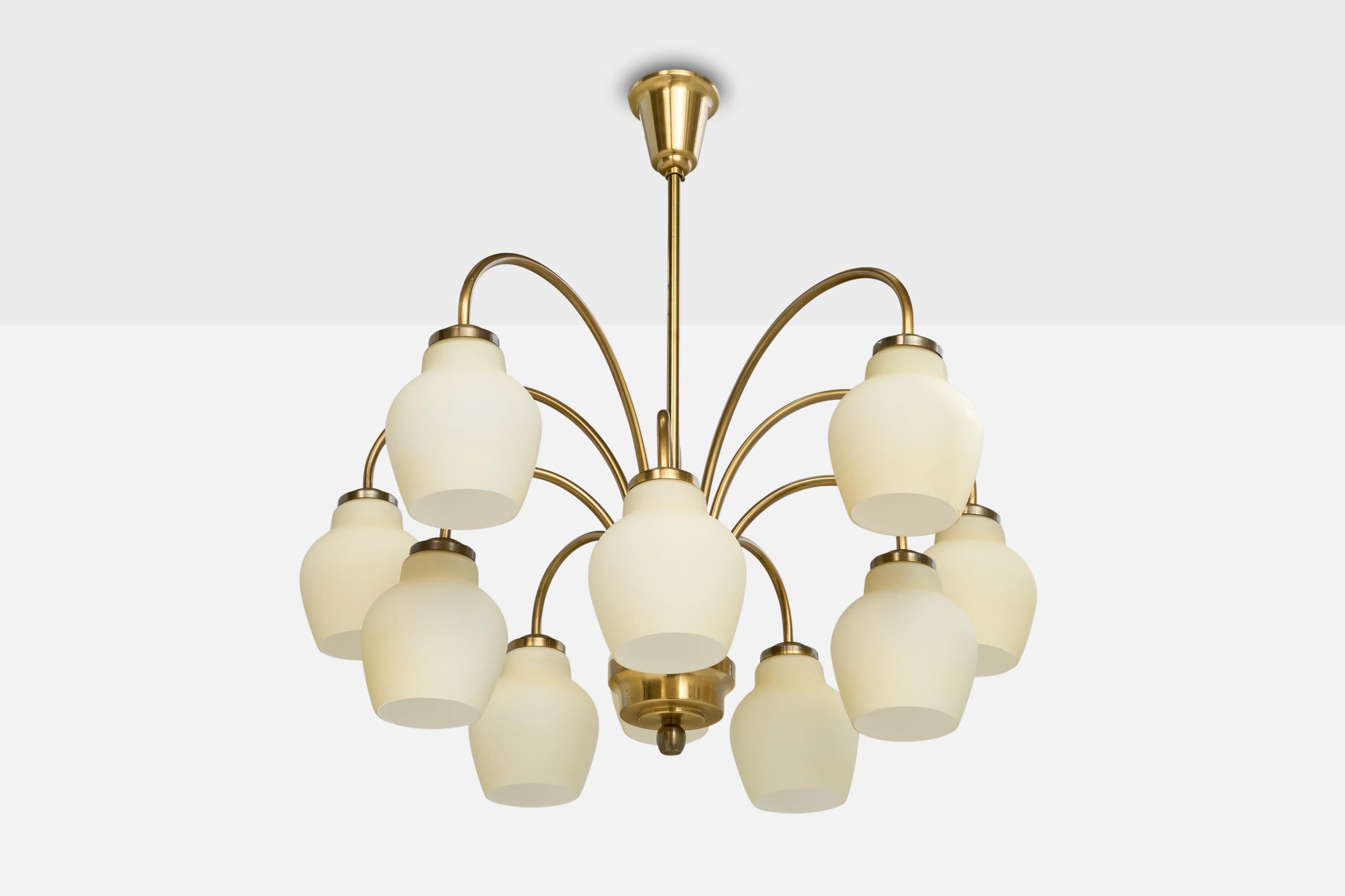 Lampadario a dieci bracci in ottone e vetro prodotto da Fog & Mørup, Danimarca, anni '50 circa.

Dimensioni complessive (pollici): 29