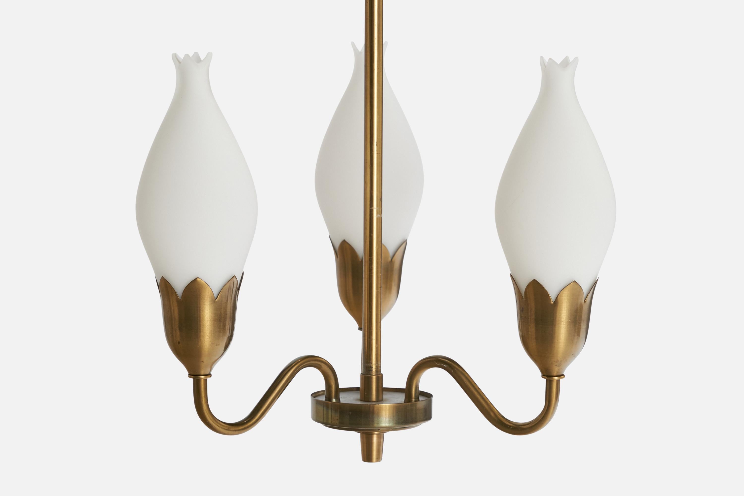 Fog & Mørup, Lampadario, Ottone, Vetro, Danimarca, anni '1950 In condizioni buone in vendita a High Point, NC