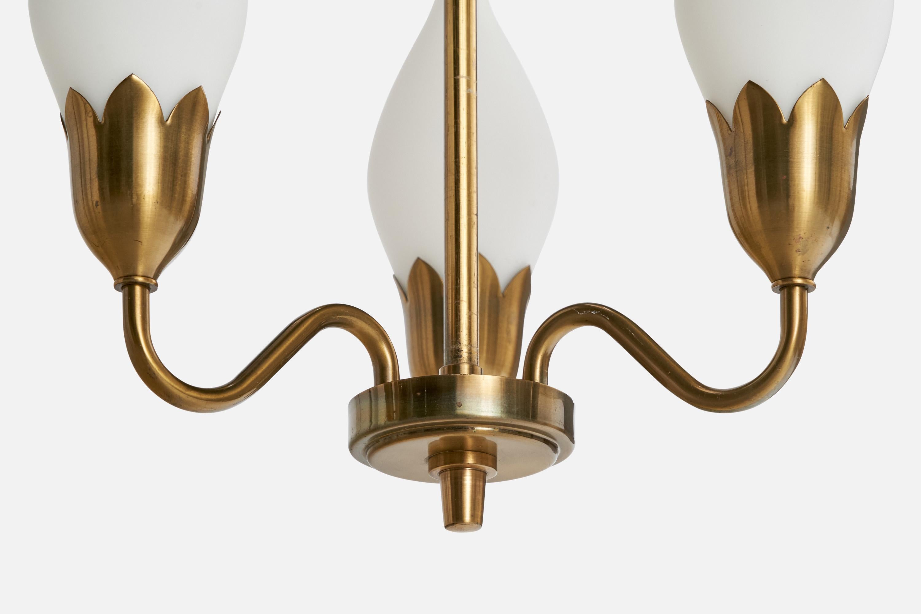 Metà XX secolo Fog & Mørup, Lampadario, Ottone, Vetro, Danimarca, anni '1950 in vendita