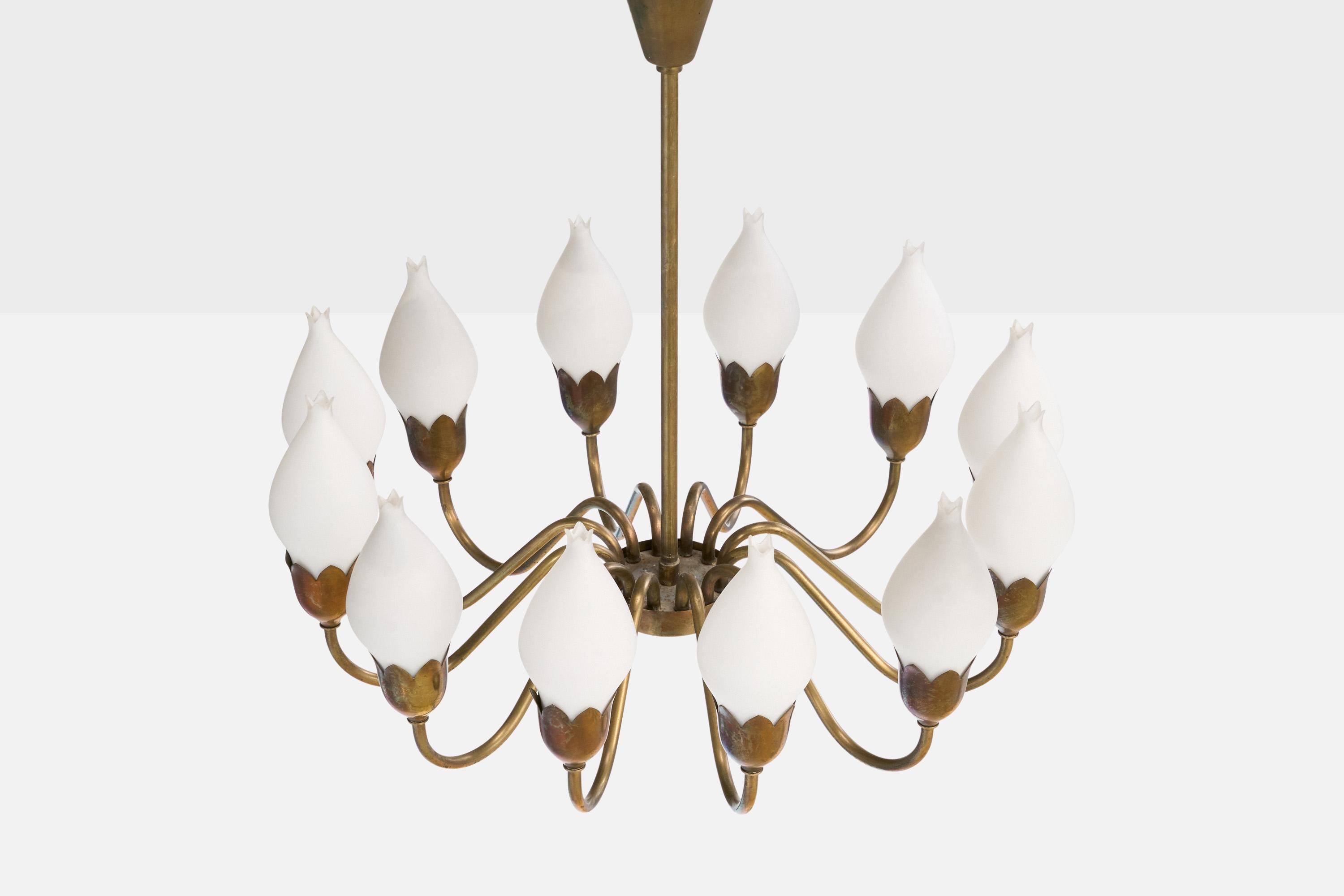Metà XX secolo Fog & Mørup, Lampadario, Ottone, Vetro, Danimarca, anni '1950 in vendita