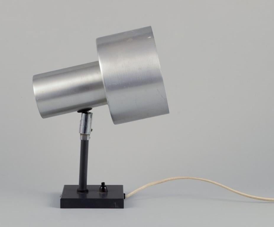 Fog & Mørup, Danimarca.
Lampada da parete in alluminio e metallo.
Design danese.
1970s.
In ottime condizioni, con segni d'uso e qualche graffio.
Etichetta.
Paralume: L 20,0 cm x P 14,0 cm.
