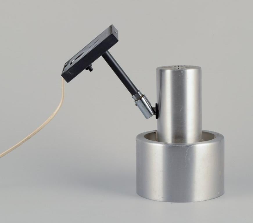 Scandinavo moderno Fog & Mørup, Danimarca. Lampada da parete in alluminio e metallo. Design danese. 1970s. in vendita
