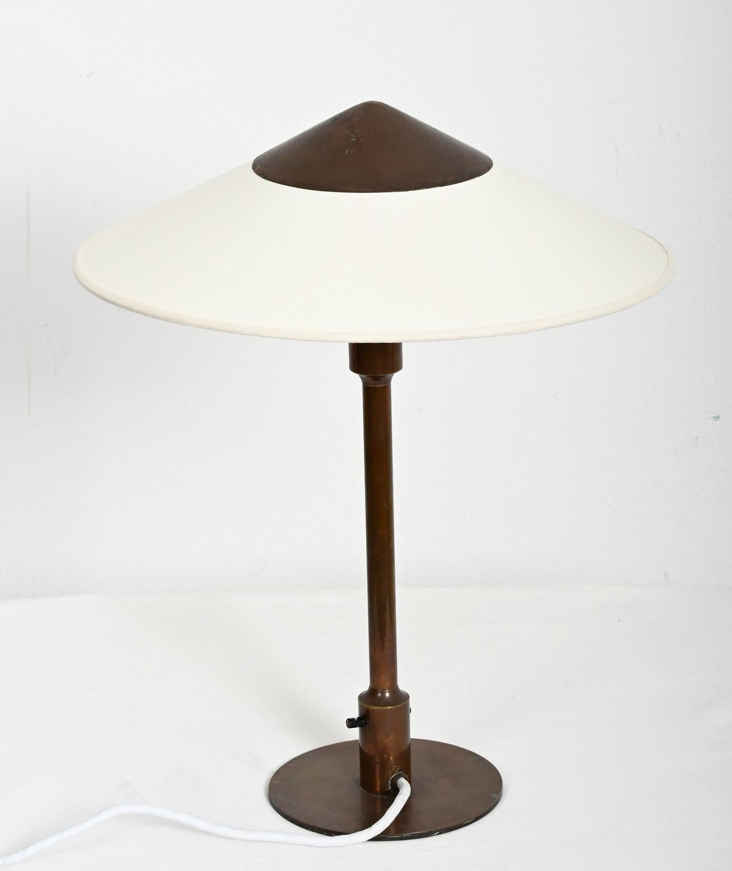 Art Déco Lampada da tavolo Fog & Mørup Kongelys di Niels Thykier Versione iniziale in vendita