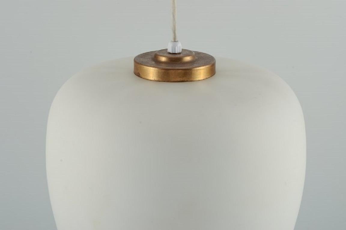 Fog & Mørup pendant in frosted opal glass with brass mounting.
Mid-20th century.
Measures: D 30 cm. x H. 31 cm.
In excellent condition.