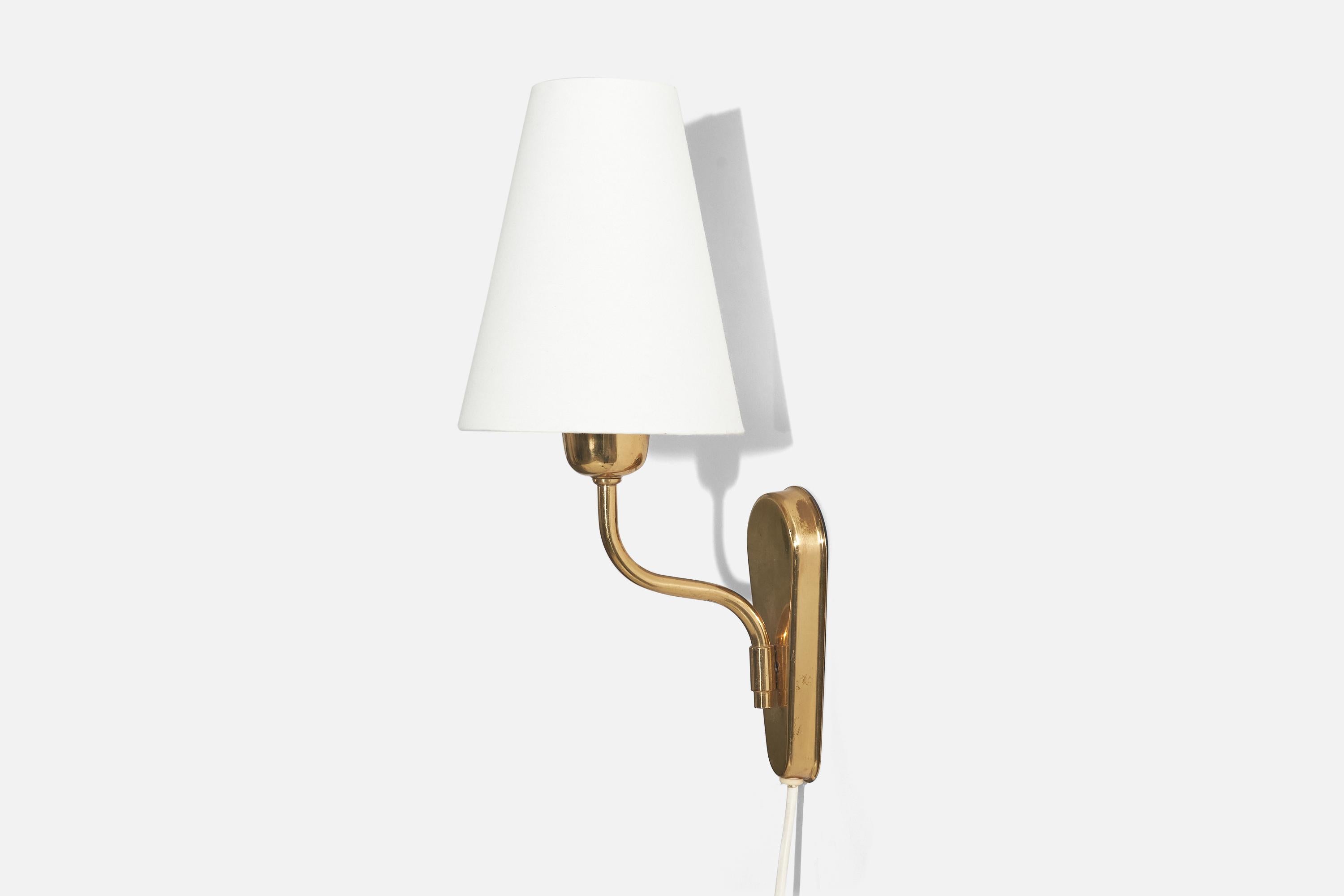 Fog & Mørup, Sconce, Brass, Fabric, Denmark, c. 1950s In Good Condition For Sale In High Point, NC