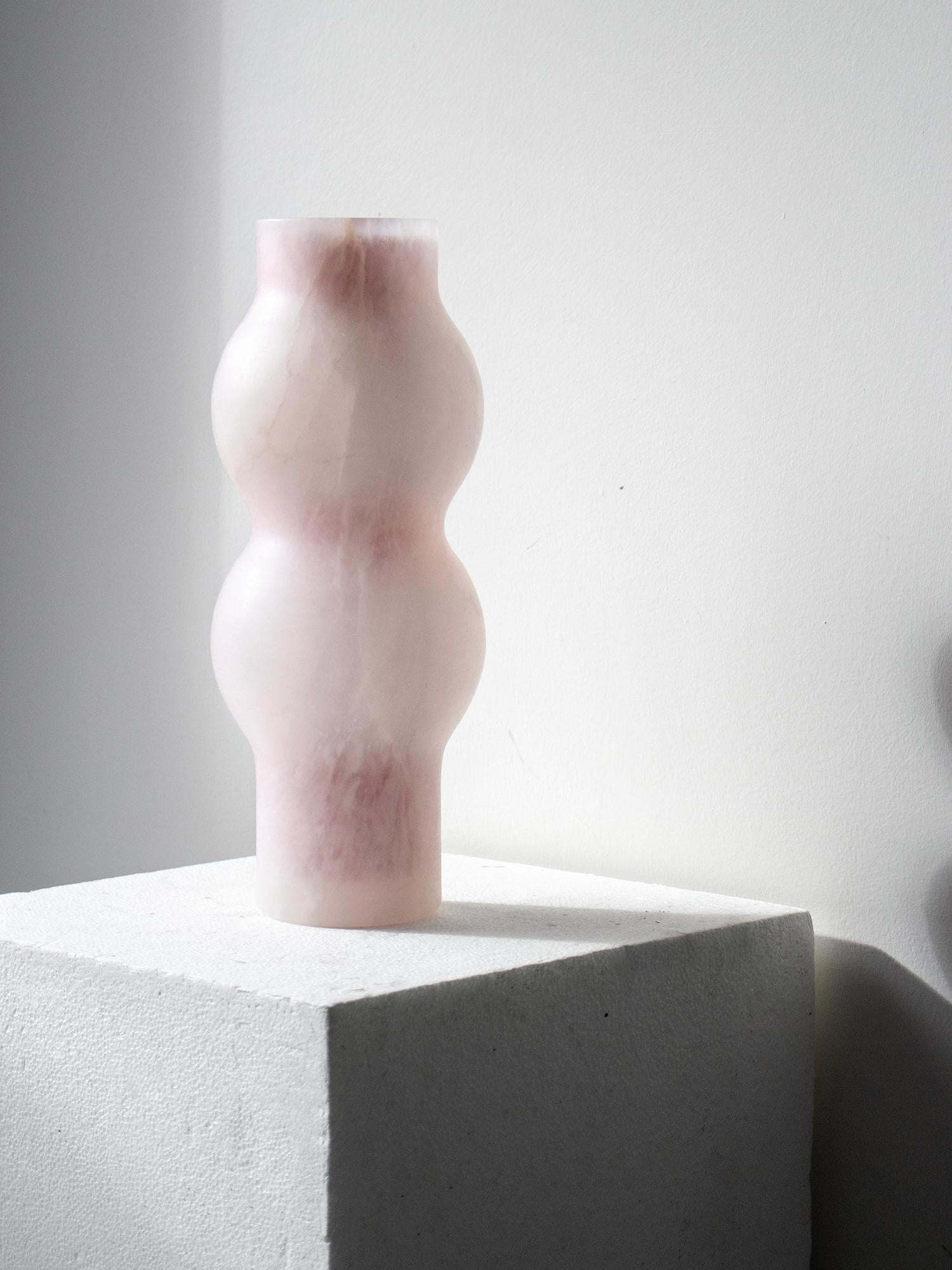 Fog Vase 01 in Alabaster In New Condition For Sale In Florence, IT