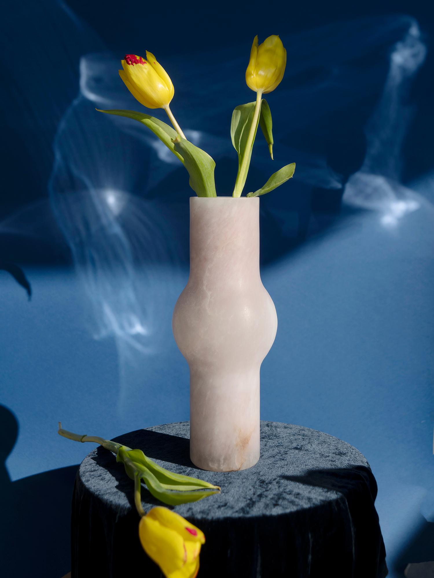 Fog is a research path on alabaster with the aim of investigate new approaches to stone processing enhancing fully its characteristics. Handcrafted by skilled artisans from Volterra, the collection is the result of a collaboration between Tipstudio