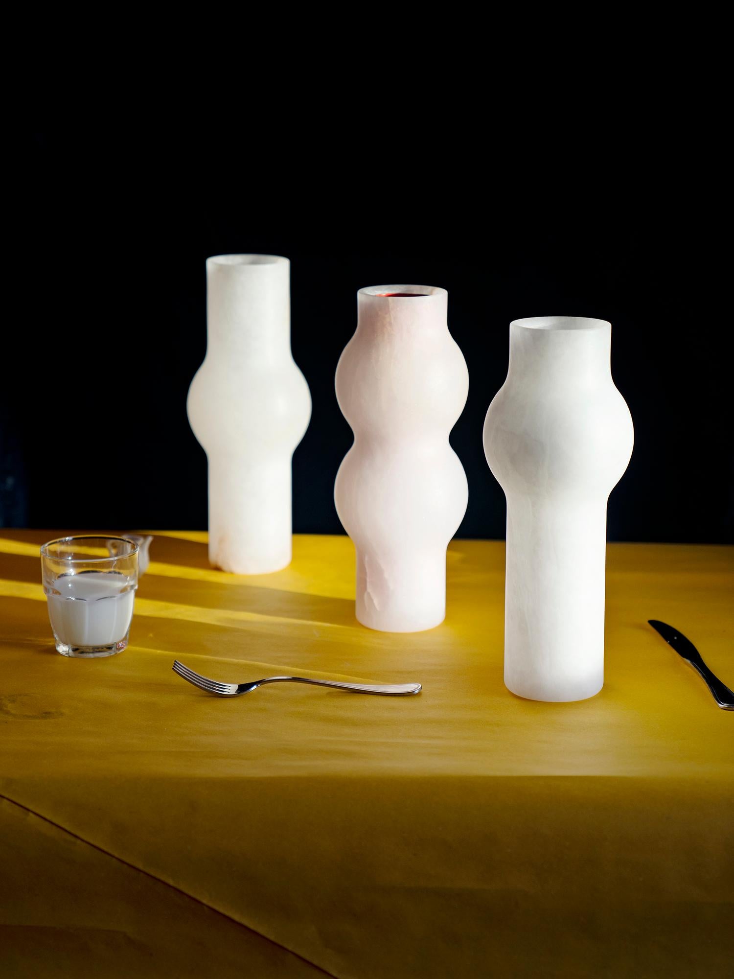 Fog-Vase 02 aus Alabaster (Handgefertigt) im Angebot