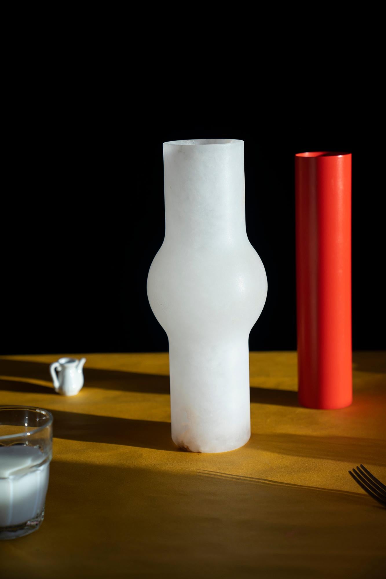 Fog-Vase 02 aus Alabaster im Zustand „Neu“ im Angebot in Florence, IT
