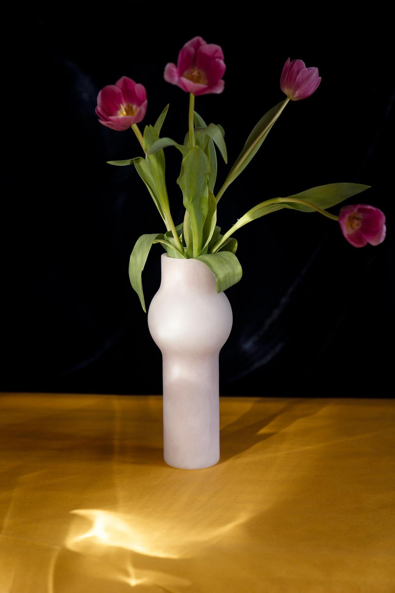 Fog-Vase 03 aus Alabaster (Moderne) im Angebot
