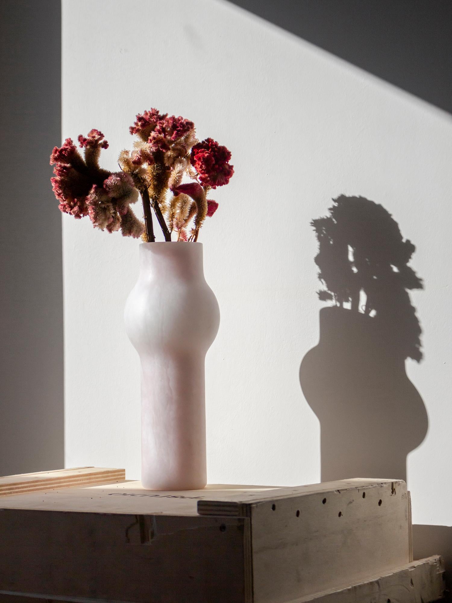 Fog-Vase 03 aus Alabaster im Zustand „Neu“ im Angebot in Florence, IT