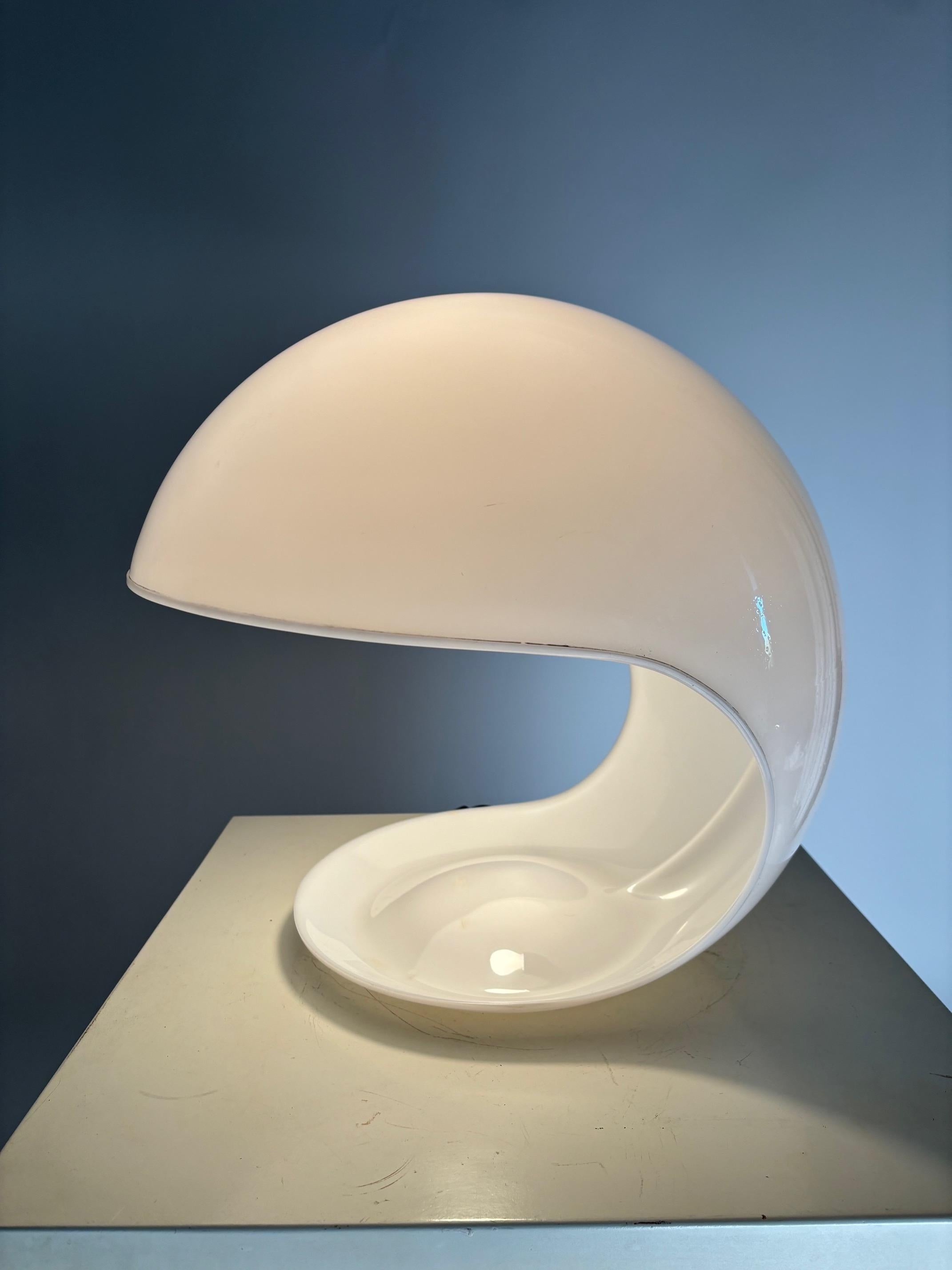 Foglia - Lampada da tavolo '643' di Elio Martinelli, 1969.

Un'autentica icona del design italiano degli anni '60, una lampada da tavolo dall'inconfondibile gusto A Space AGE, che darà stile ed energia al tuo spazio domestico.

Rif. Gramigna,