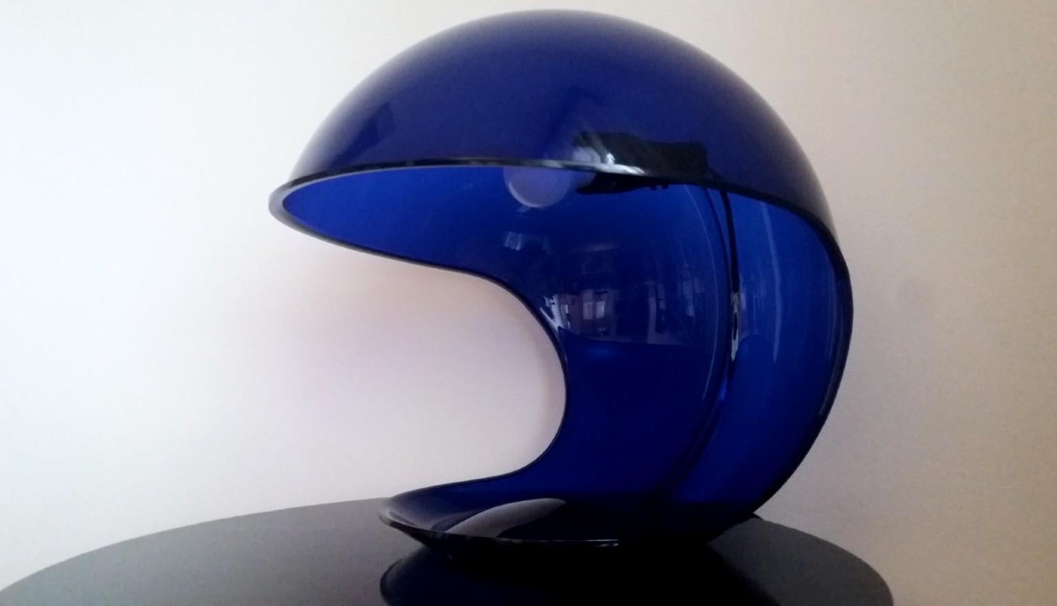 Martinelli Luce, table lamp model 634 or Foglia, in rare blue color transparent methacrylate.
Designed in 1969, Italy. Lamp out of production.
Excellent condition.
Literature: Giuliana Gramigna, “Repertorio del Design Italiano 1950 -2000