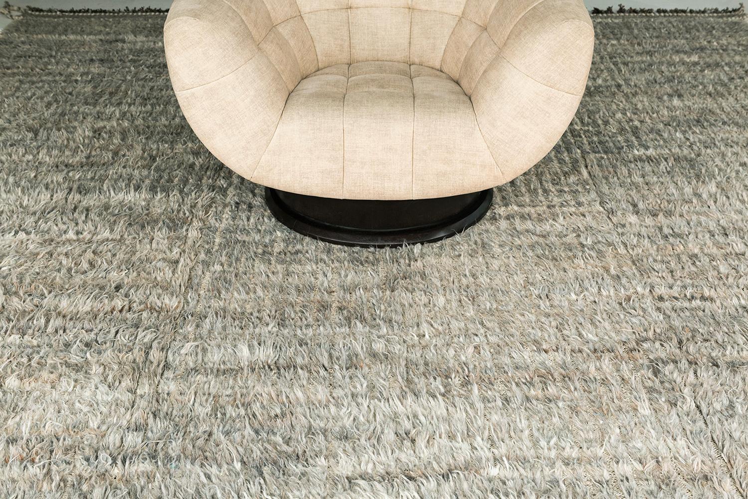 Fohn' is a handwoven luxurious wool rug with timeless embossed line detailing. In addition to its neutral earth-toned taupe flat-weave, Shipca has a beautiful gray shag that brings a lustrous and contemporary feel to one's space. The Haute Bohemian