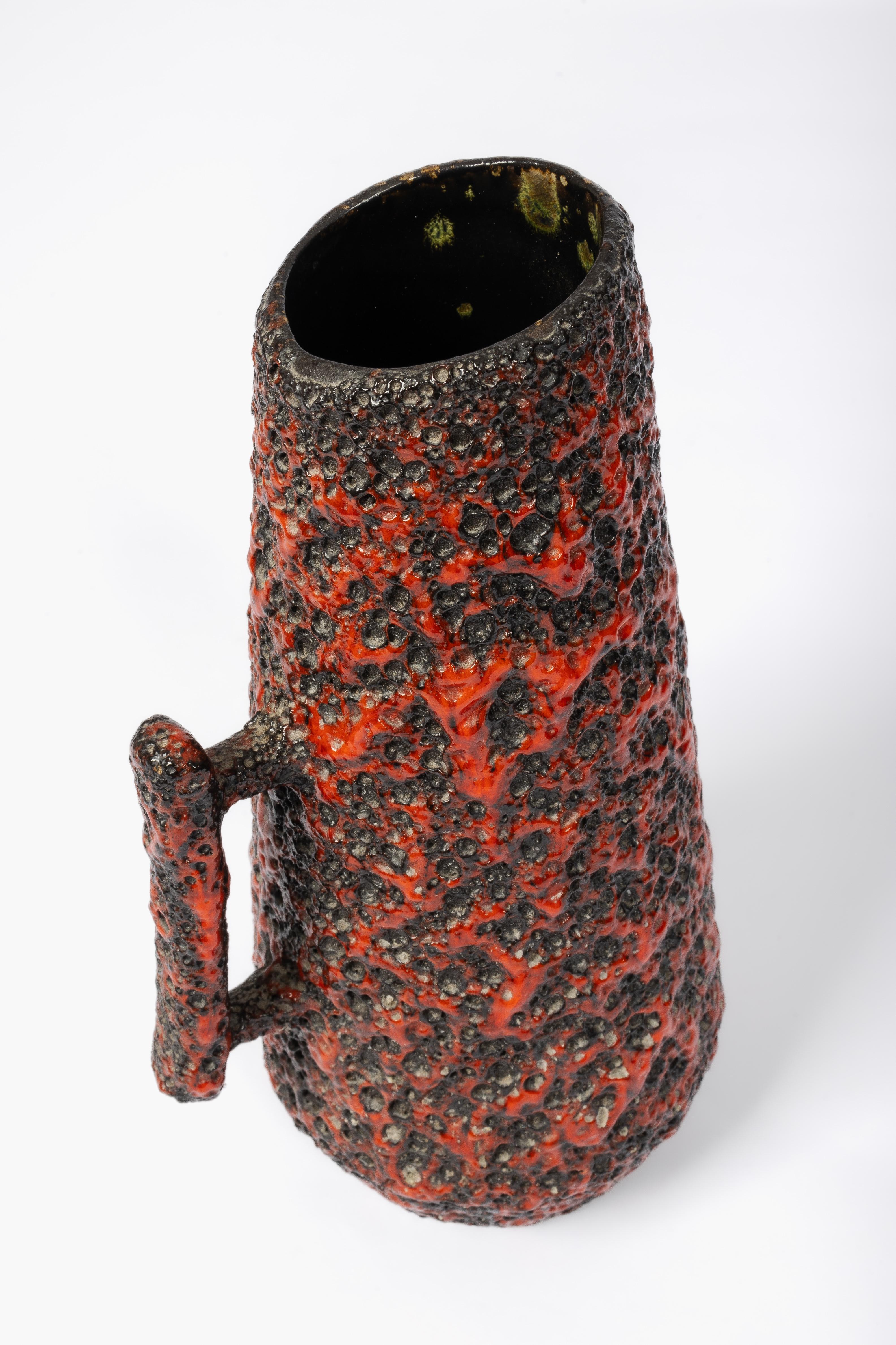 Juego de 3 jarrones de cerámica Fohr Lava.

Concebido y creado por  Fohr Keramika en Alemania Occidental en la década de 1960.

Típica estructura 