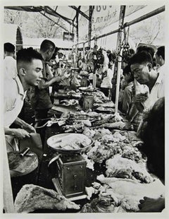 Bangkok Market - Photo Reportage - Vintage Photograph by Folco Quilici - 1960s