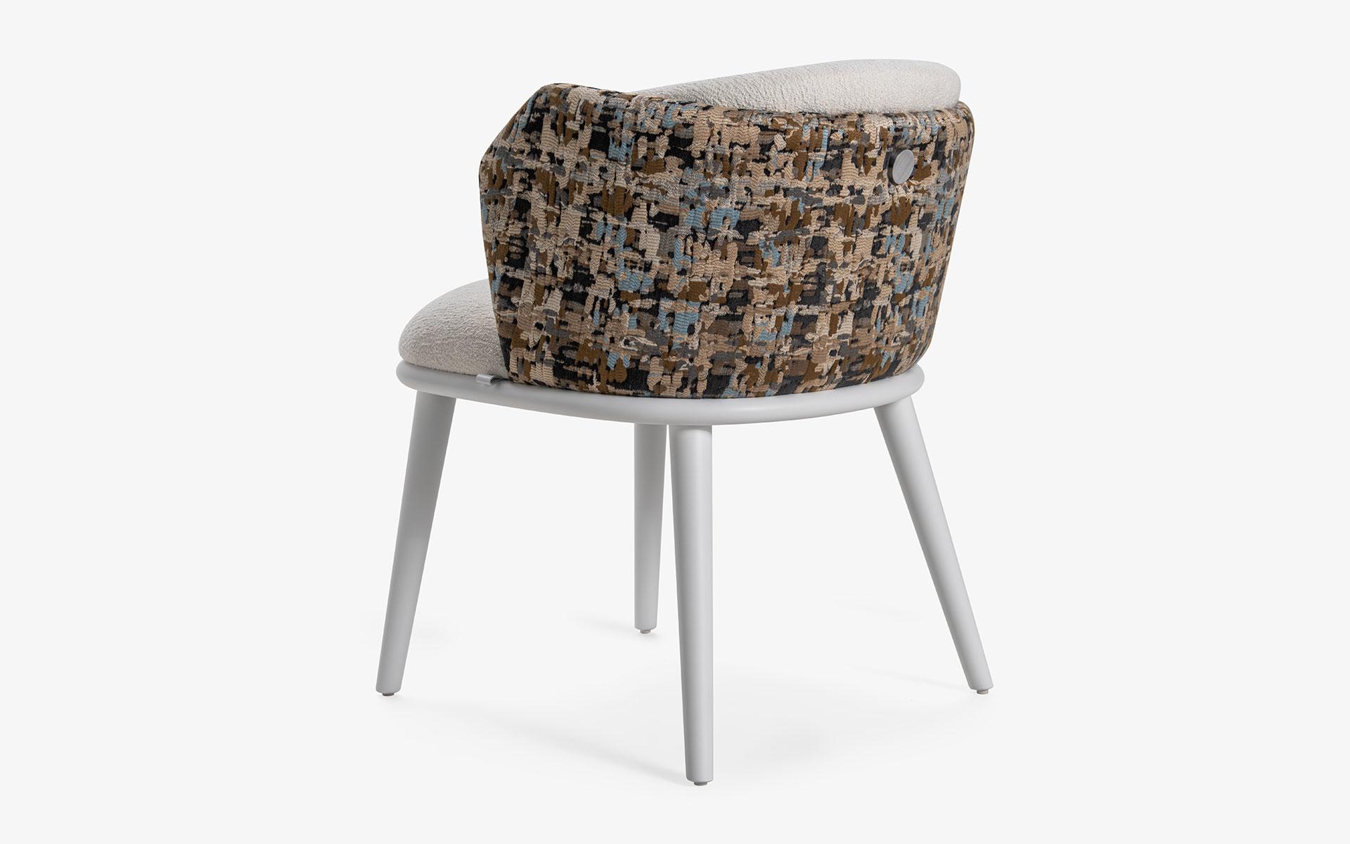 Chaise Foldes de LAGU recouverte d'un tissu à motifs Kenzo Neuf - En vente à İSTANBUL, TR