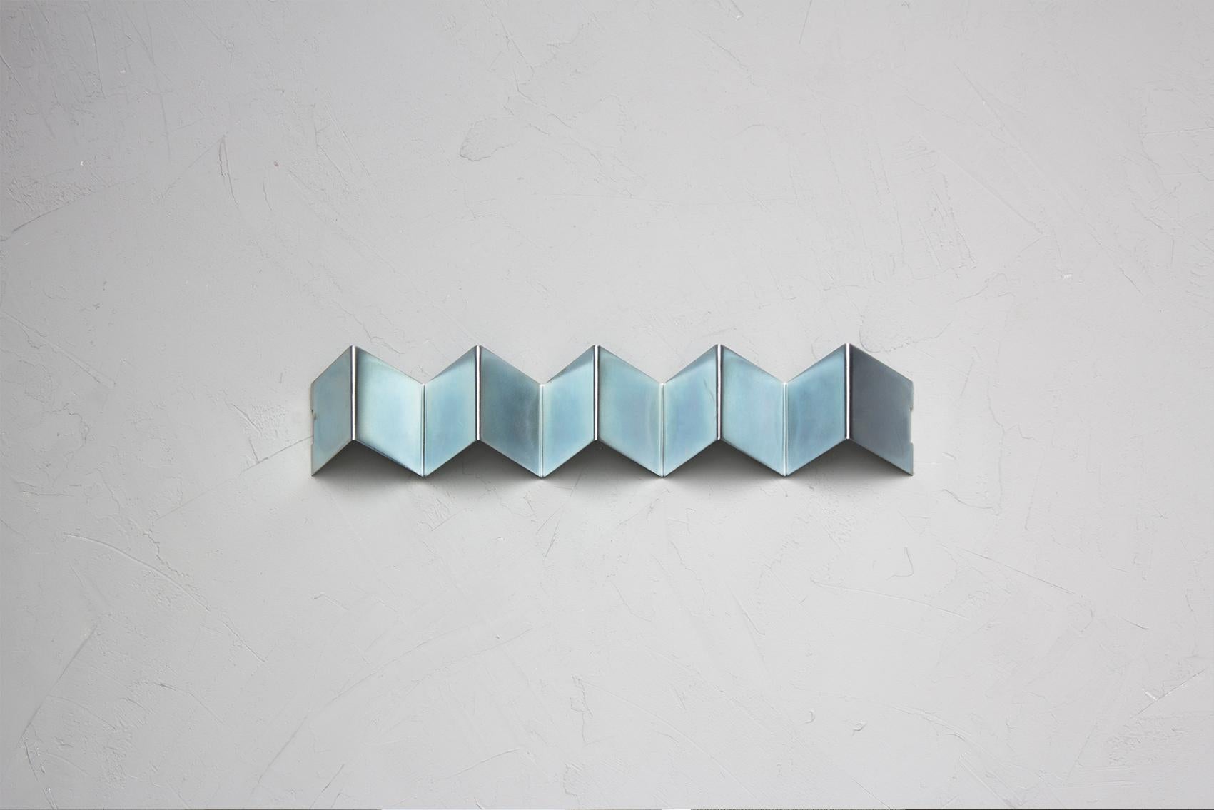 Fold Coat Rack, Iridescent Silver Zinc, Geometric Metal Wall Hook (Moderne)