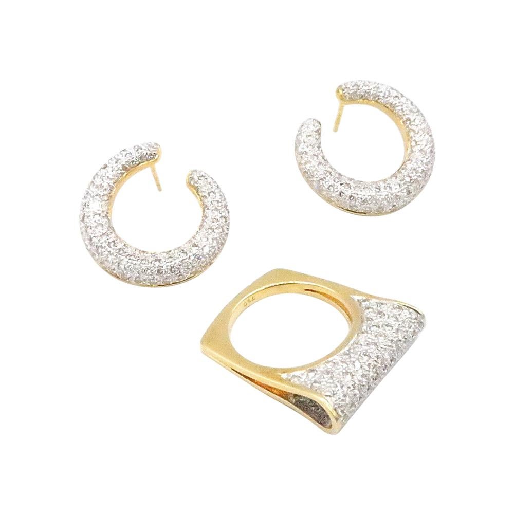 Fold Diamond Gold Ring and Circle Diamond Gold Earrings For Sale