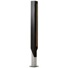 Lampadaire plié moderne sculptural avec réflecteurs noirs en pierre de granit et LED