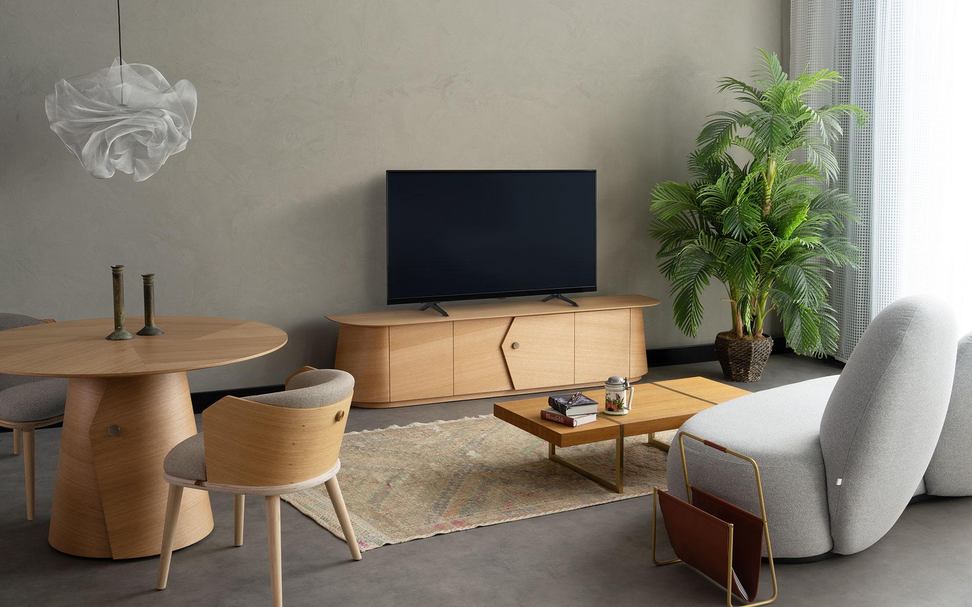 Turco Mobile TV in impiallacciato Oak con accessori in ottone in vendita