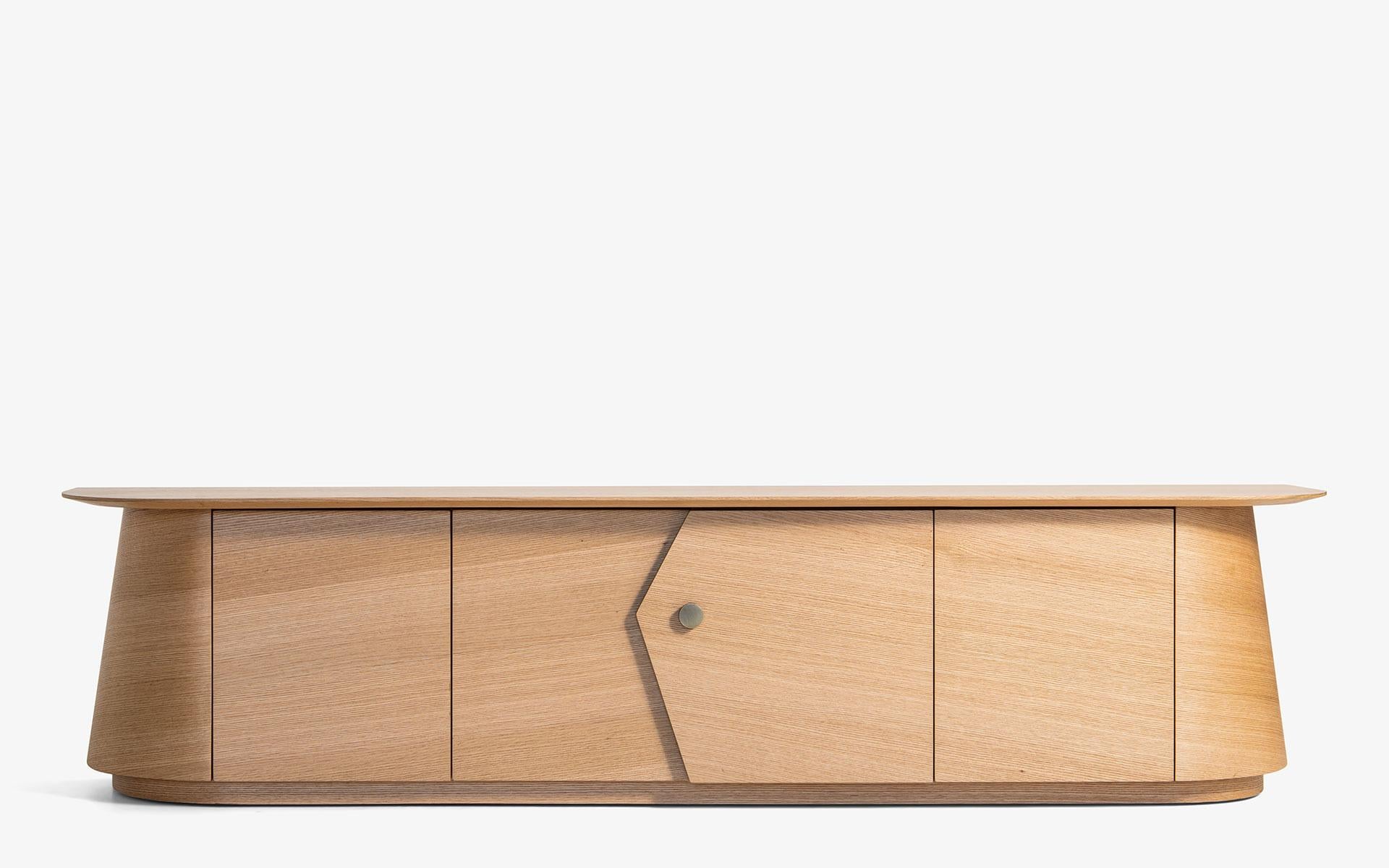 Quercia Mobile TV in impiallacciato Oak con accessori in ottone in vendita