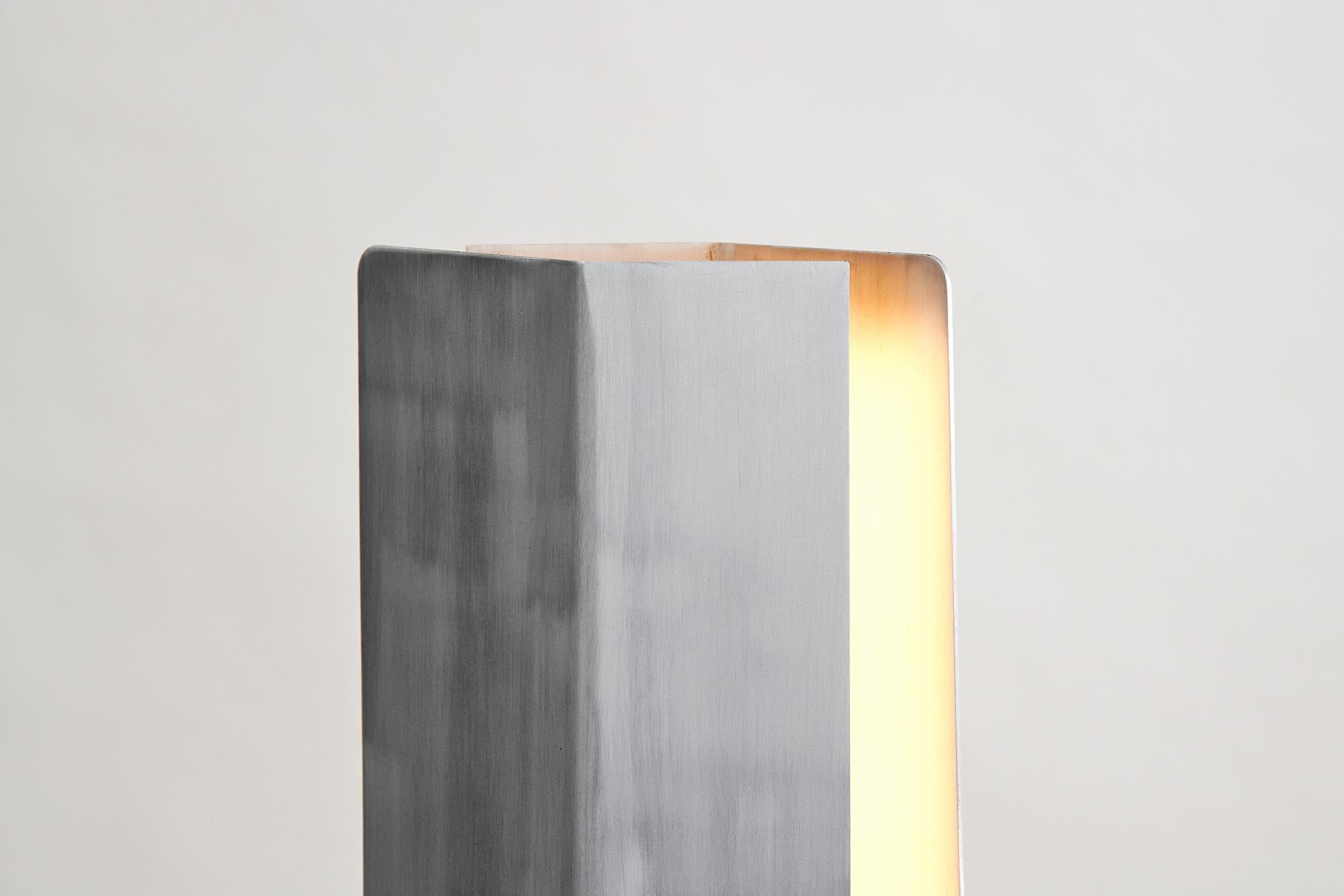 Lampe de bureau pliante, lampe de bureau LED sculpturale moderne à LED, marbre gris Deep Sea/Hermès en vente 2