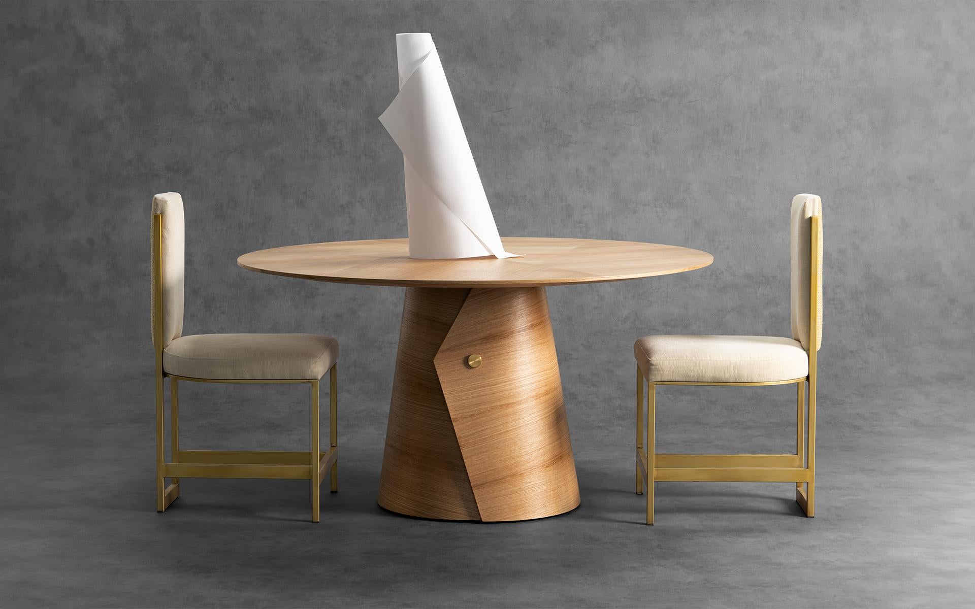Fold-Tisch, Eichenholzfurnier, Accessoire aus massivem Messing (Holzarbeit) im Angebot